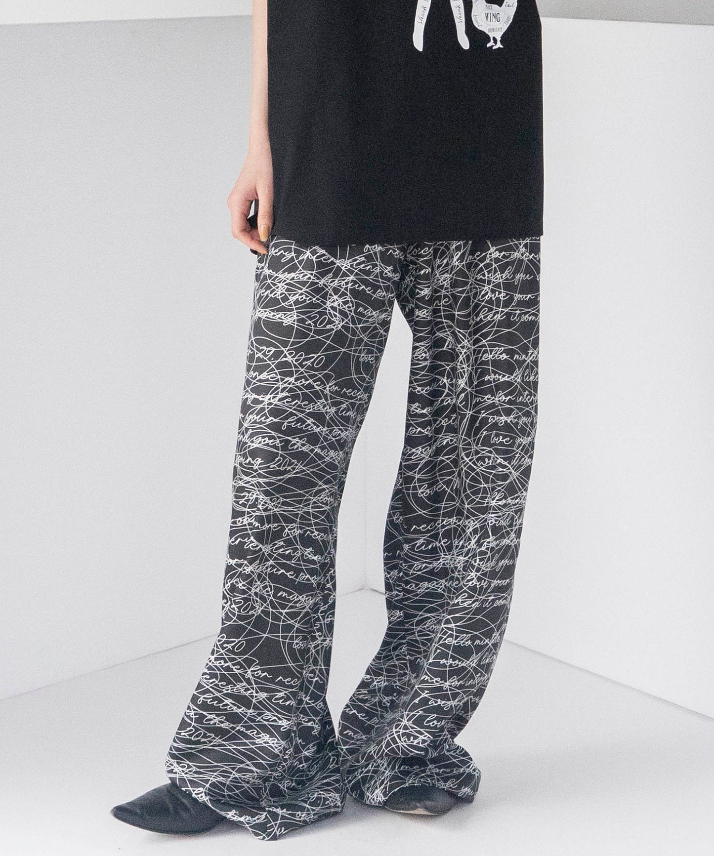 INK LETTER GATHER PANTS