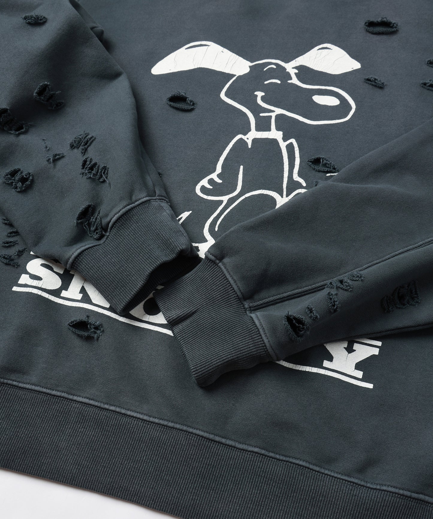 PEANUTSxDISCOVERED DAMAGE PIGMENT DYED SWEAT