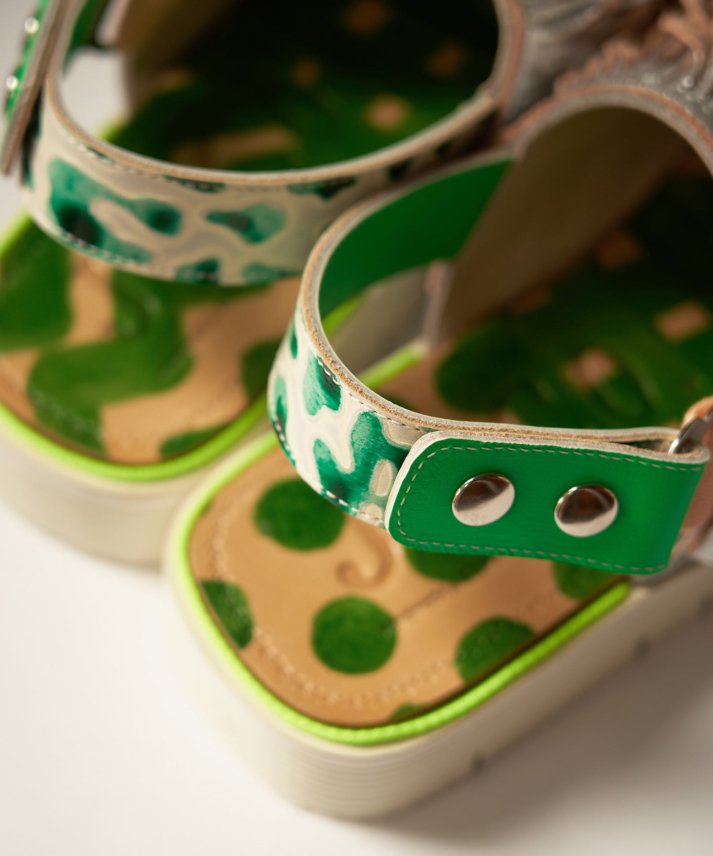 あなたのくせっ毛サンダル_Green×White sole