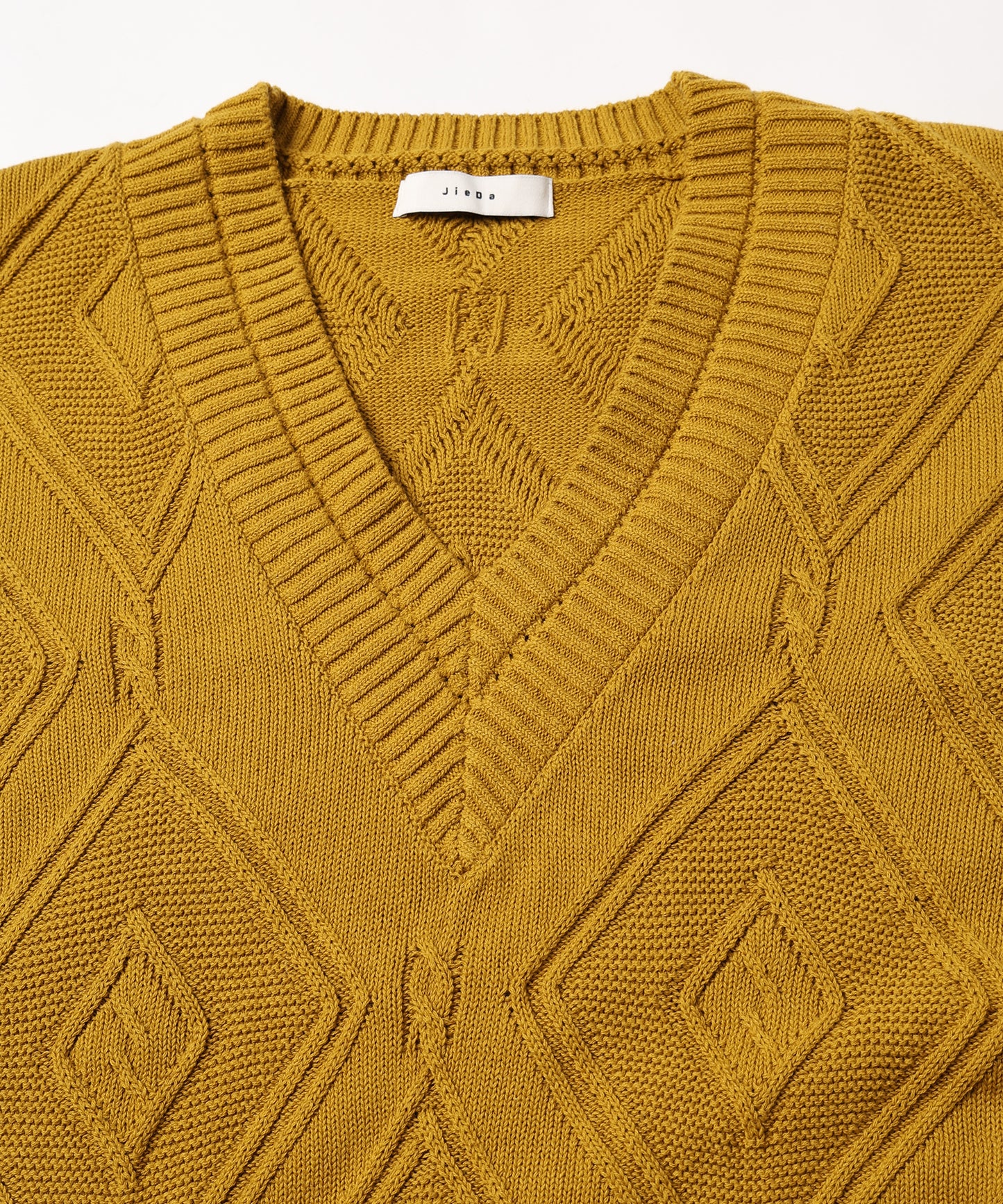 CABLE KNIT