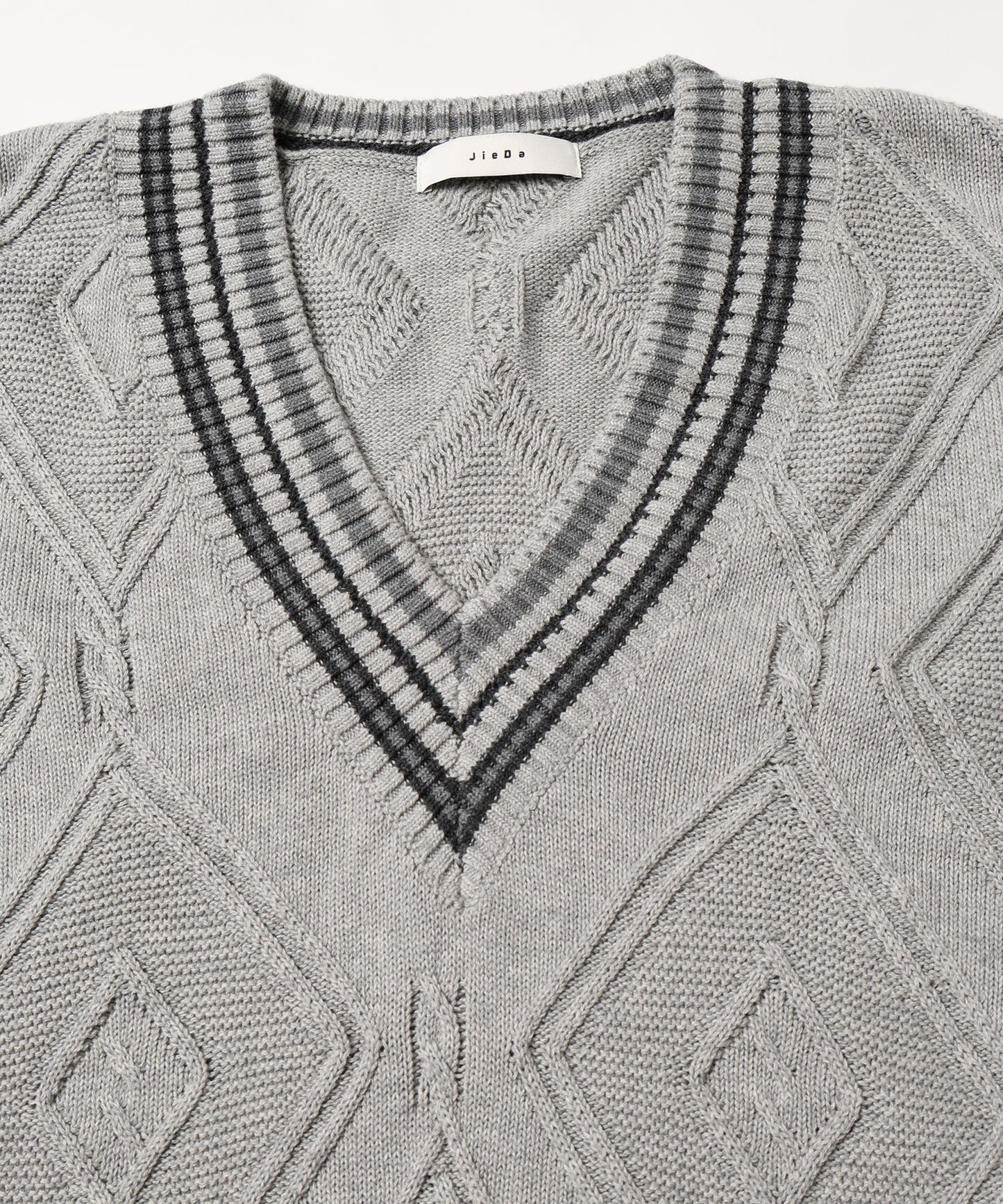 CABLE KNIT