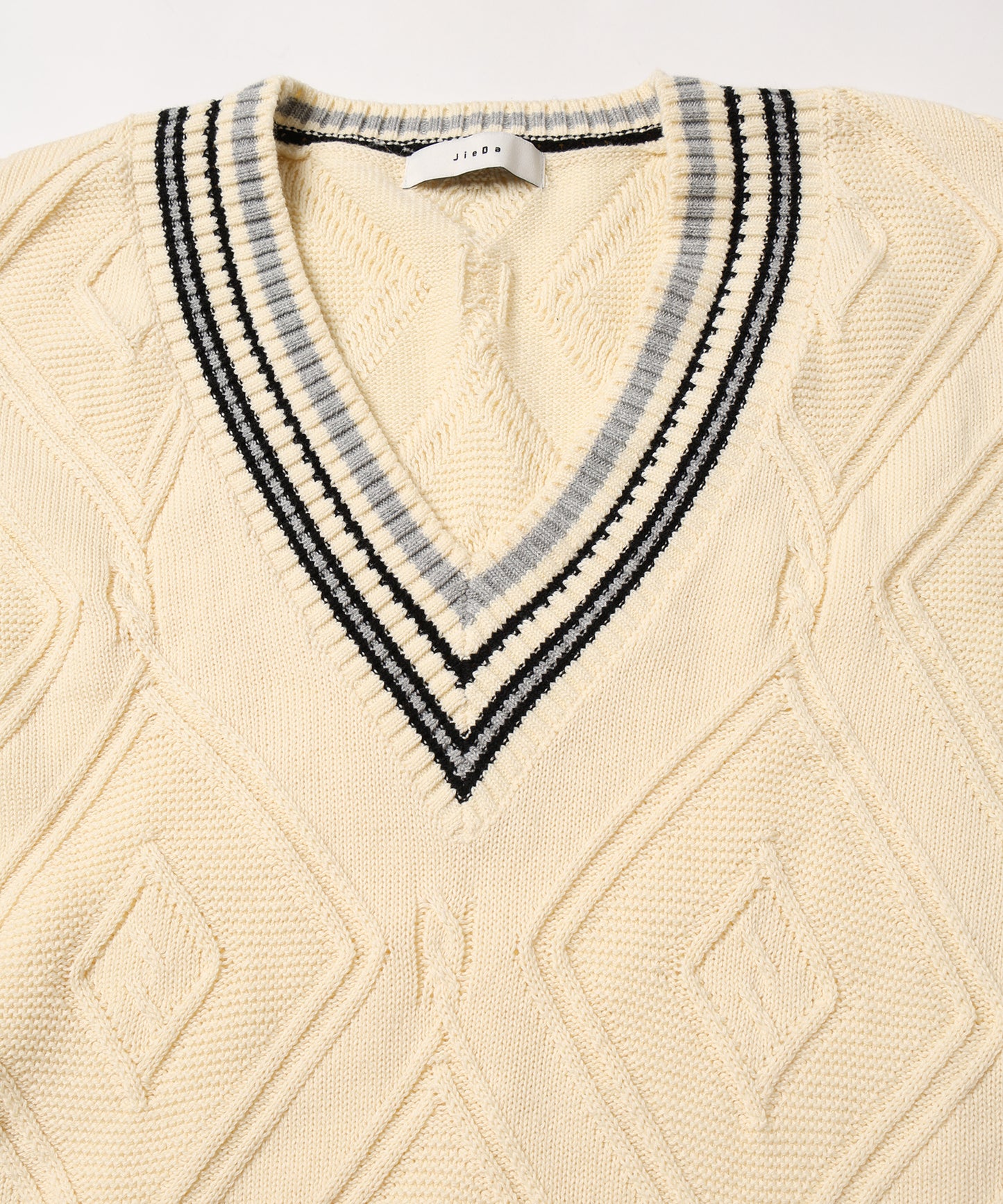 CABLE KNIT