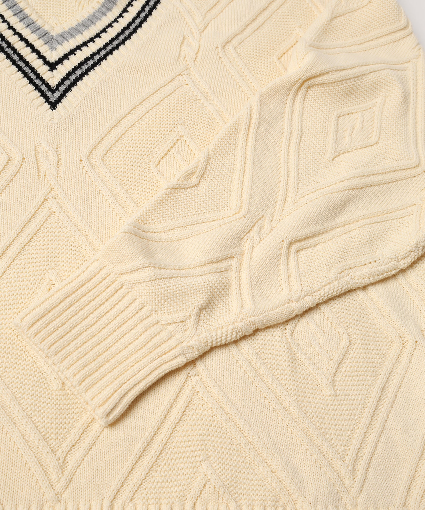 CABLE KNIT