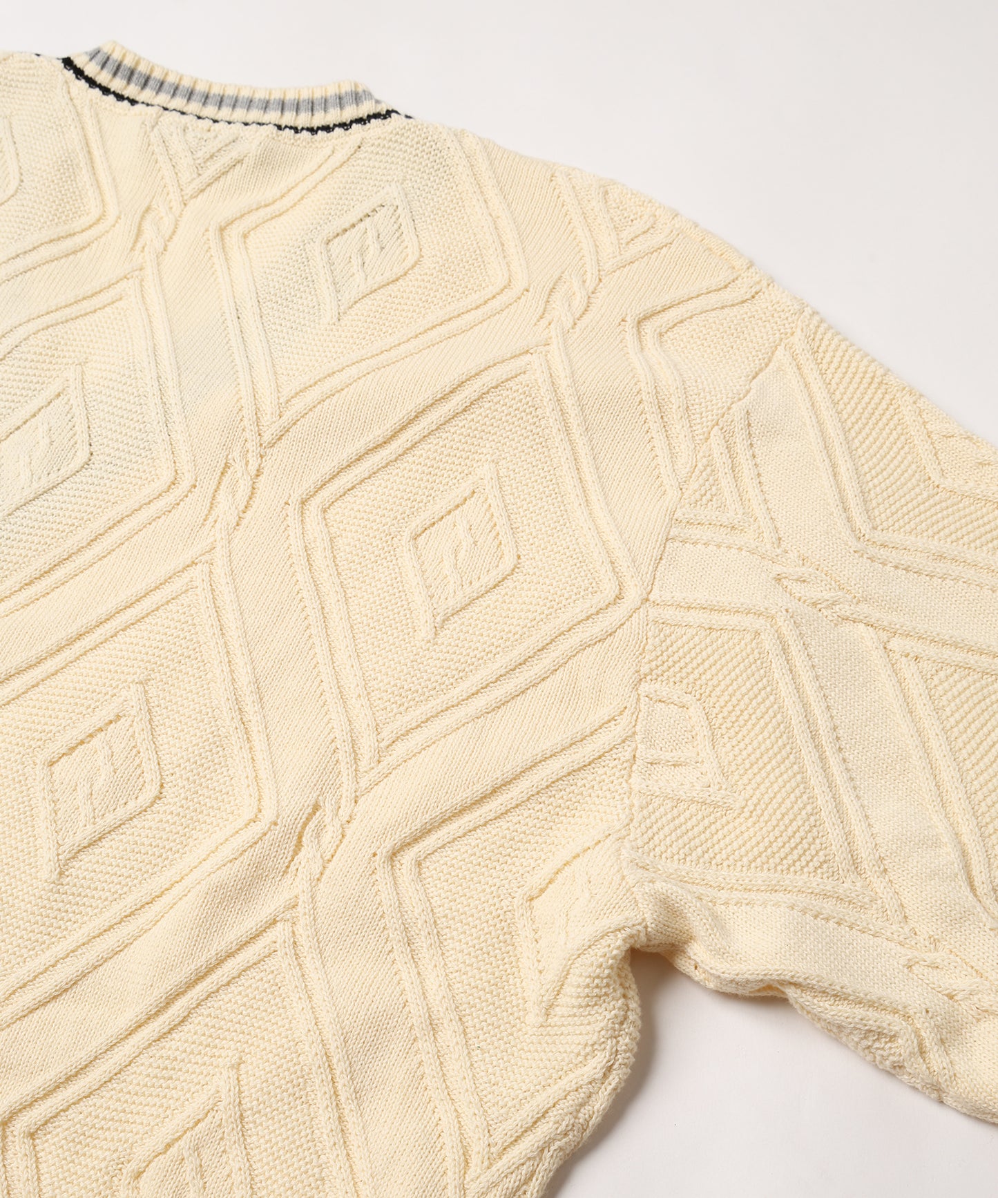 CABLE KNIT