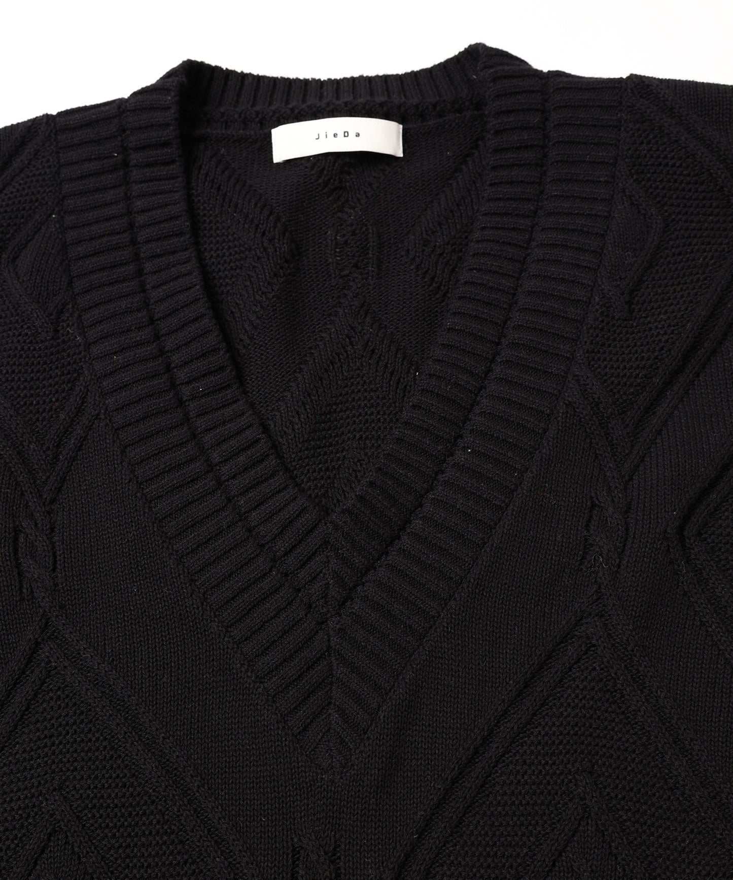 CABLE KNIT