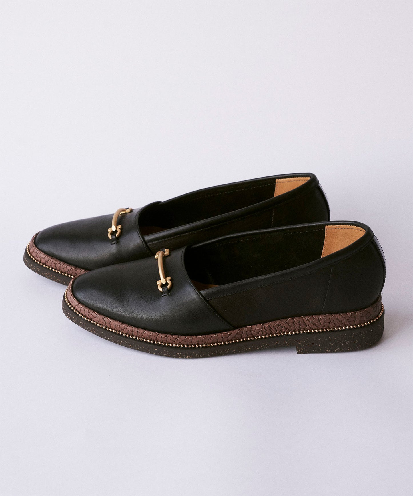 まばたきパンプス