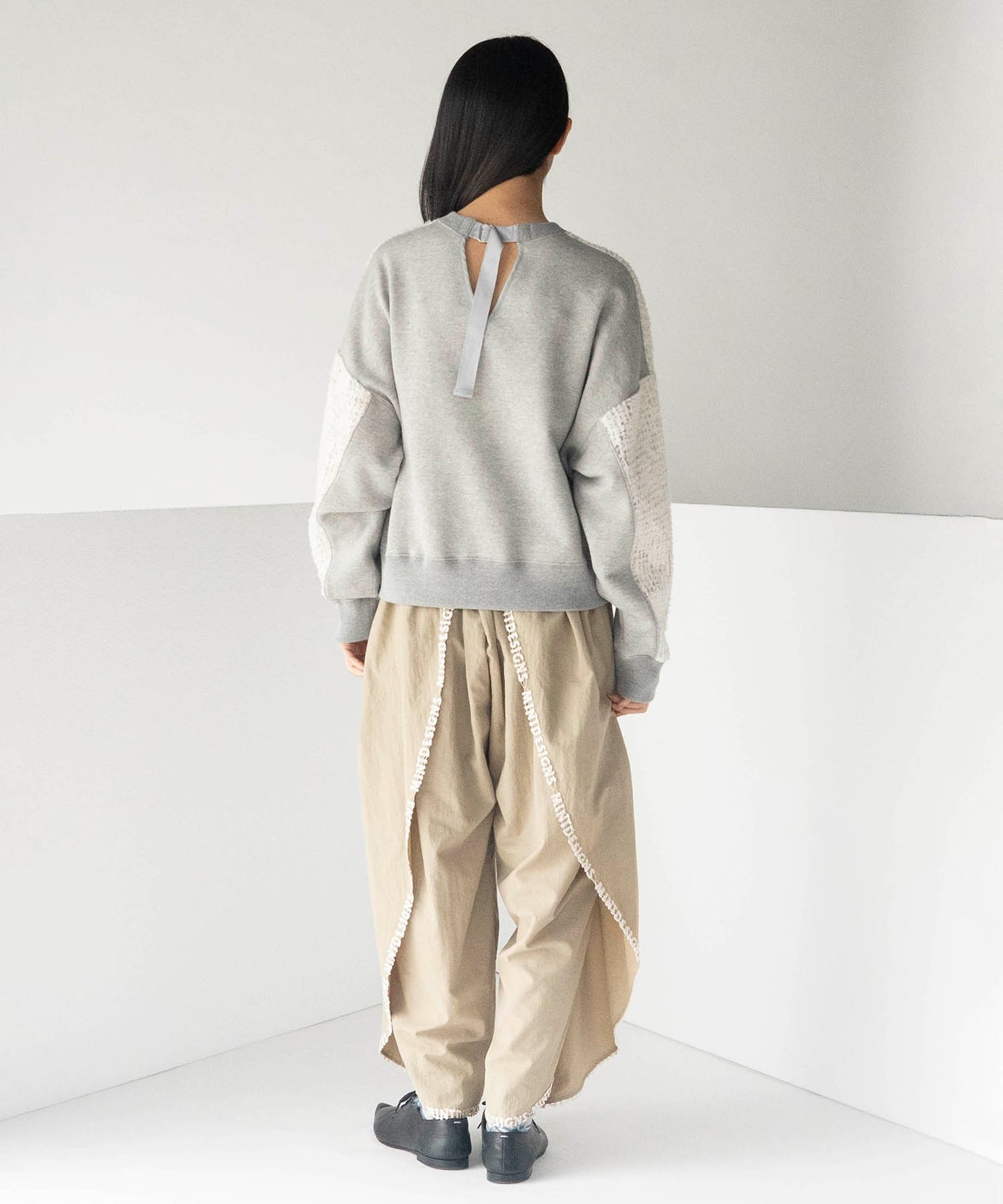 FEATHER LACE SWEAT
