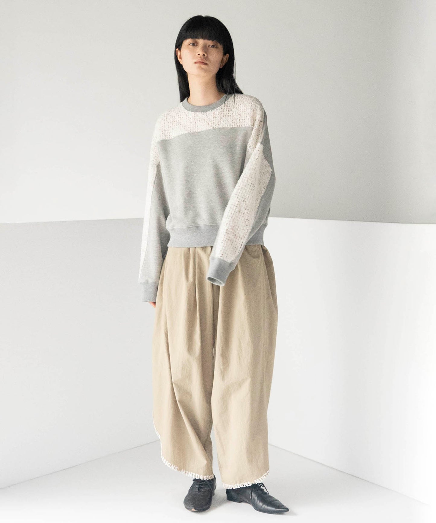 FEATHER LACE SWEAT
