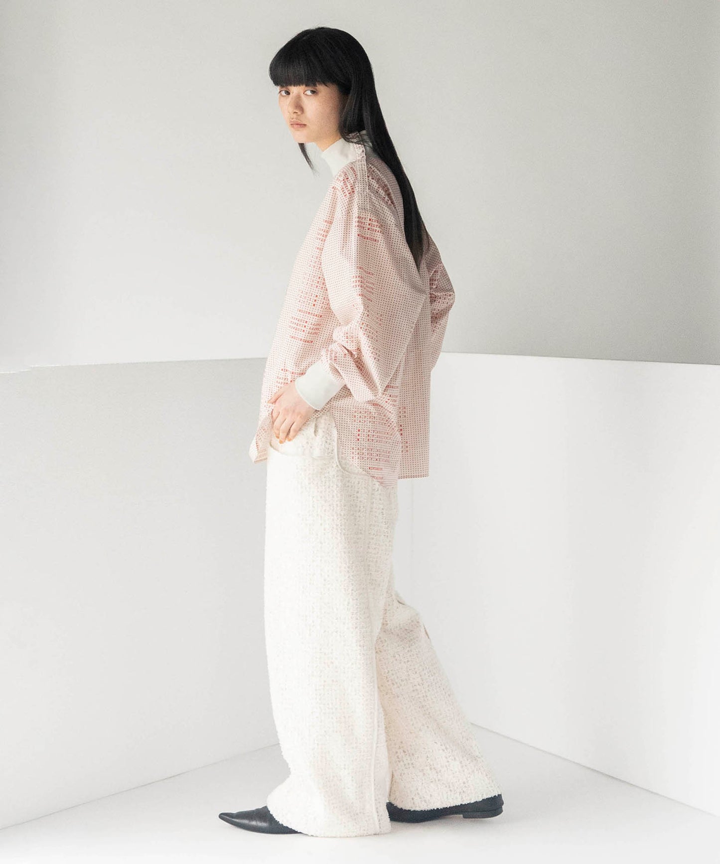 FEATHER LACE PANTS