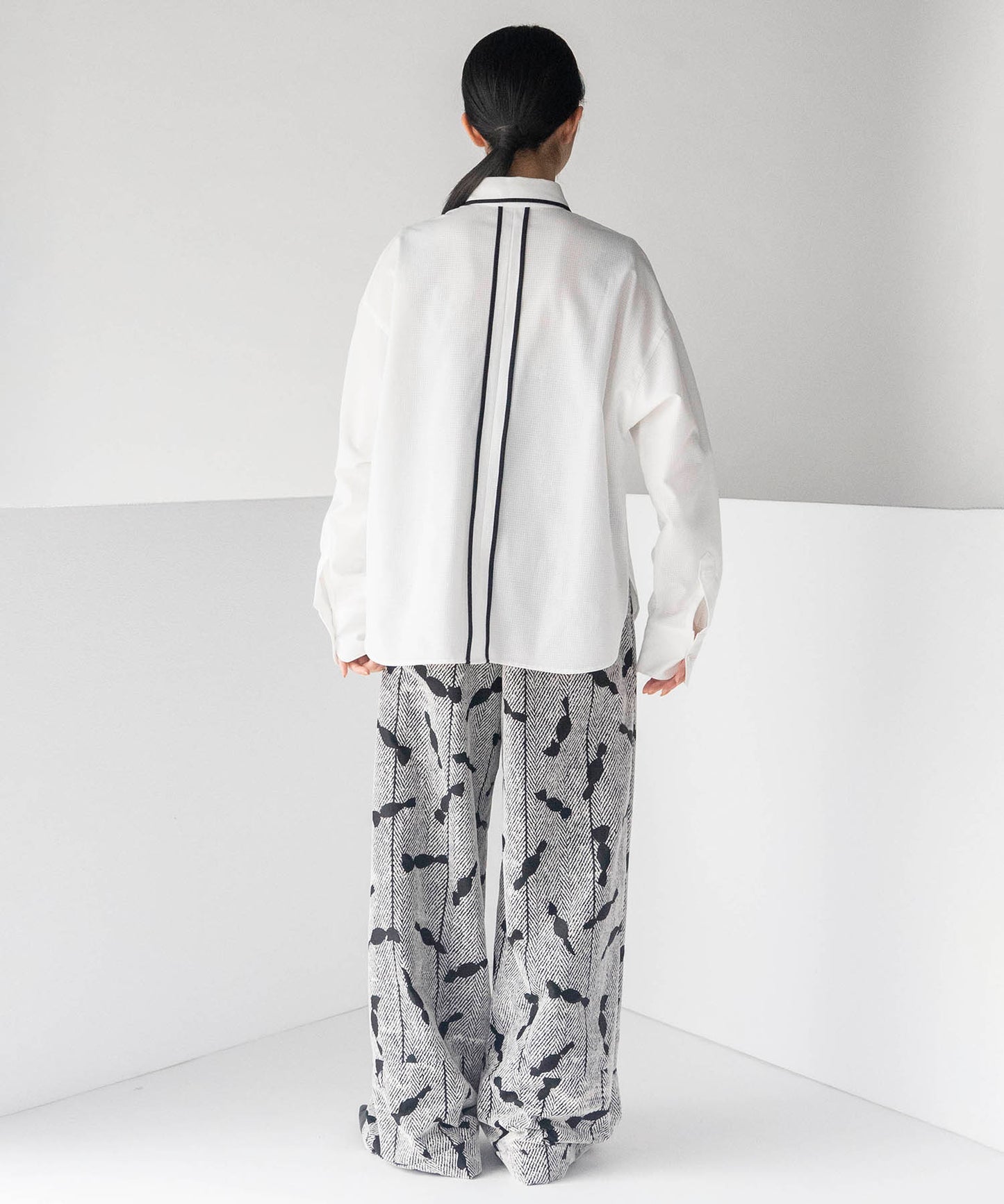 NEGATIVE SPACE COLLAR SHIRT 【納期5月下旬】
