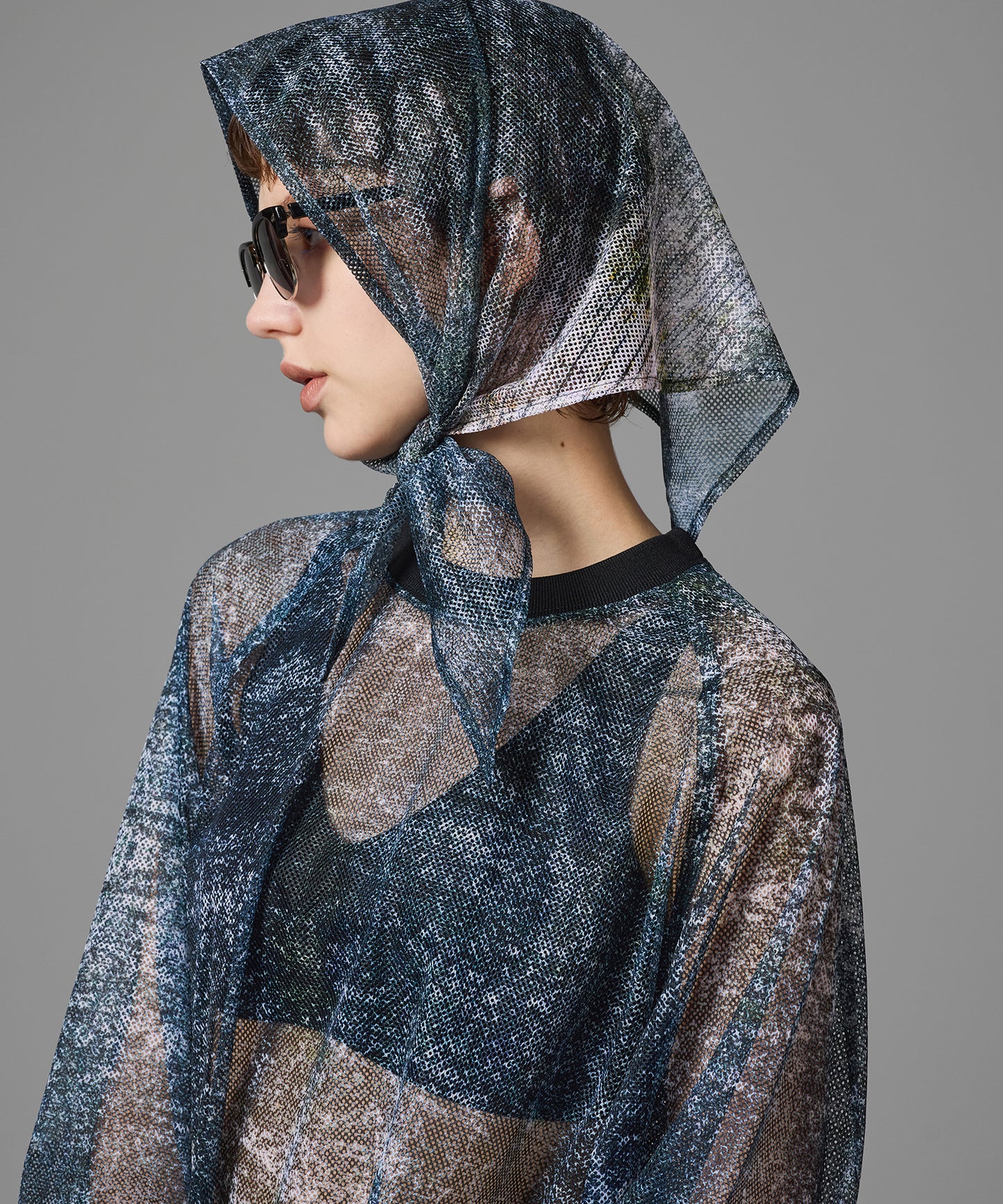 PRINT MESH PULLOVER & SCARF