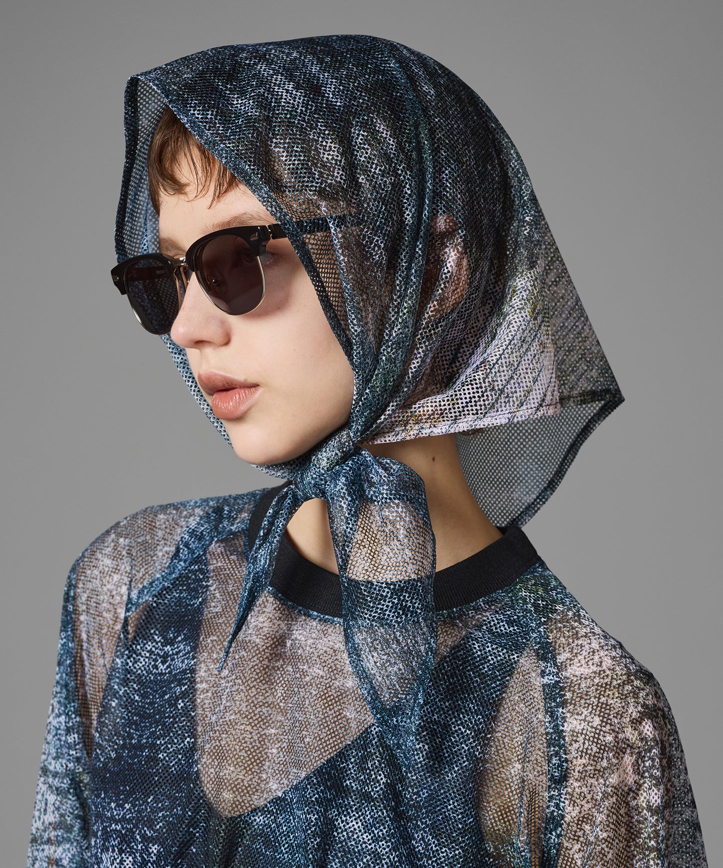 PRINT MESH PULLOVER & SCARF