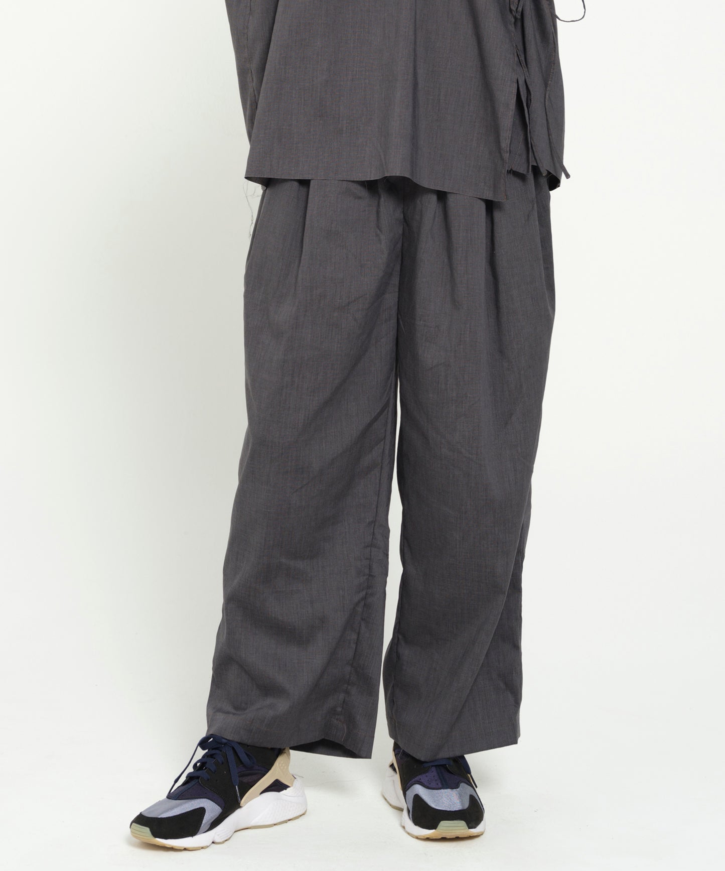 TRIPLE TUCK LINEN PANTS