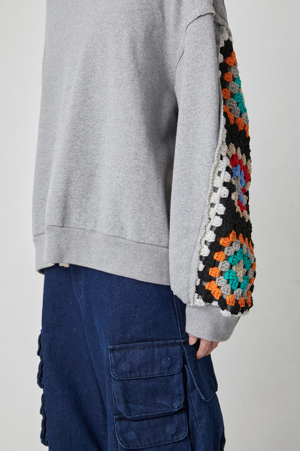 CROCHET SLEEVE SWEAT
