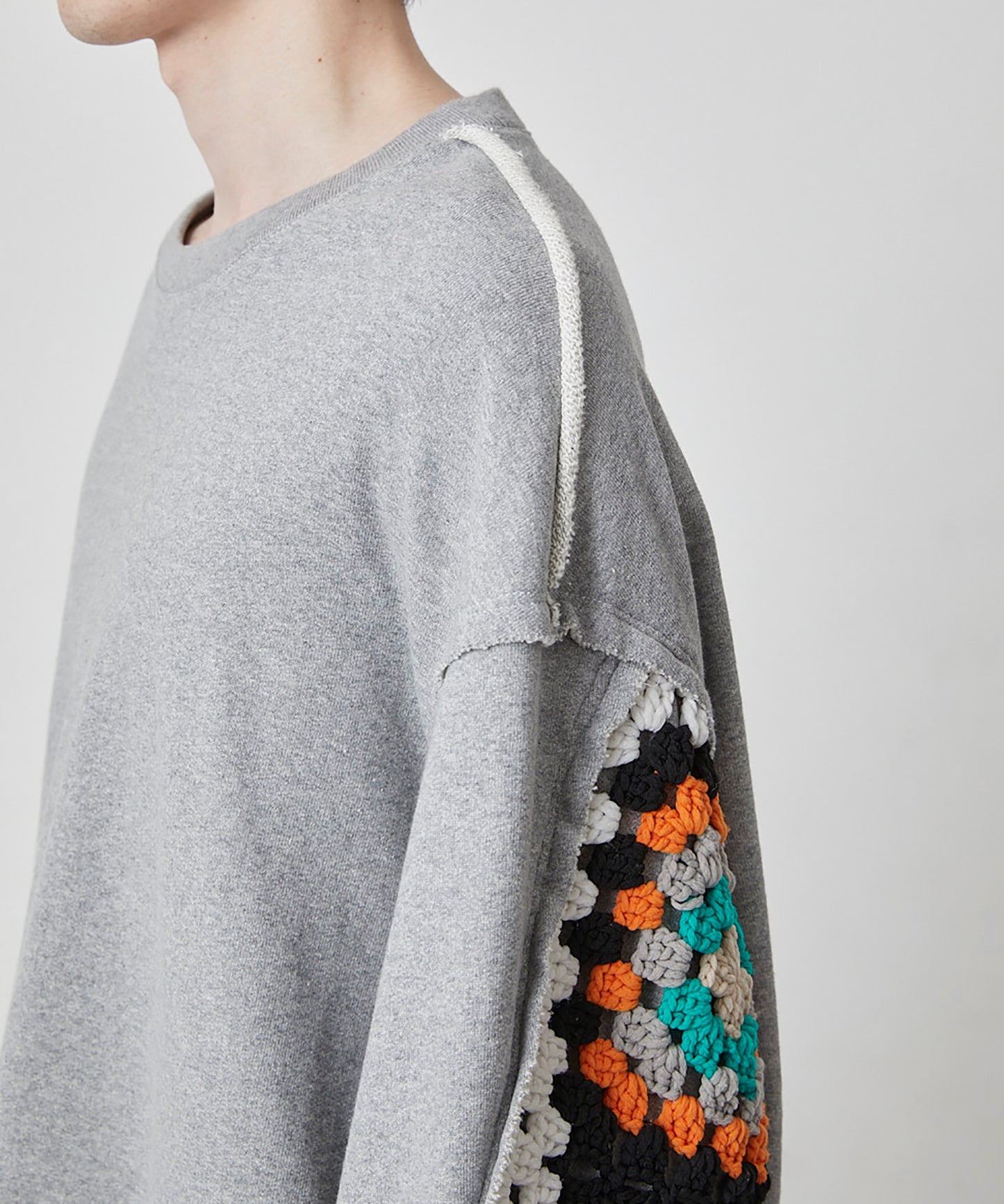 CROCHET SLEEVE SWEAT