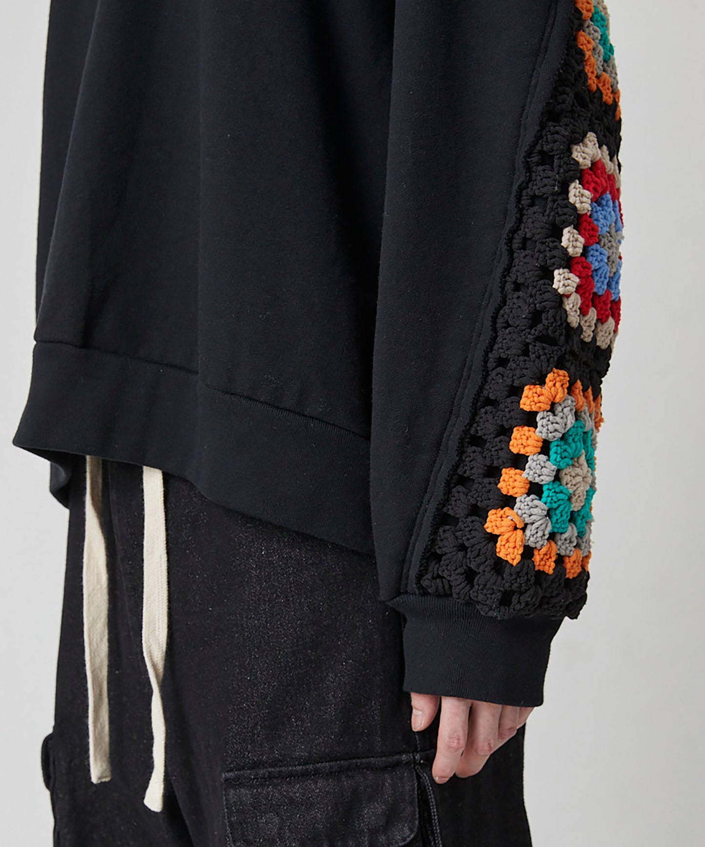 CROCHET SLEEVE SWEAT