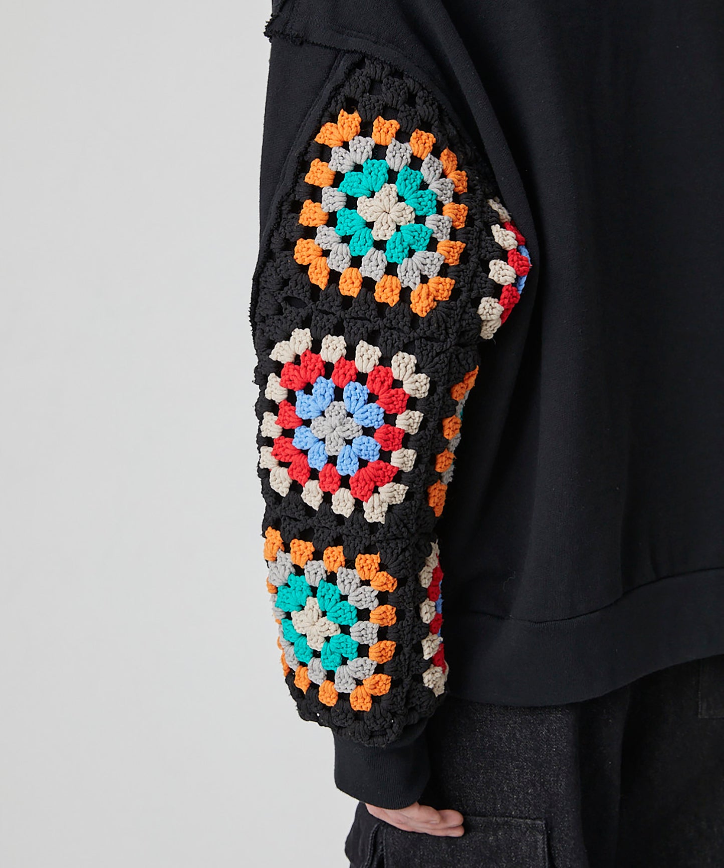 CROCHET SLEEVE SWEAT