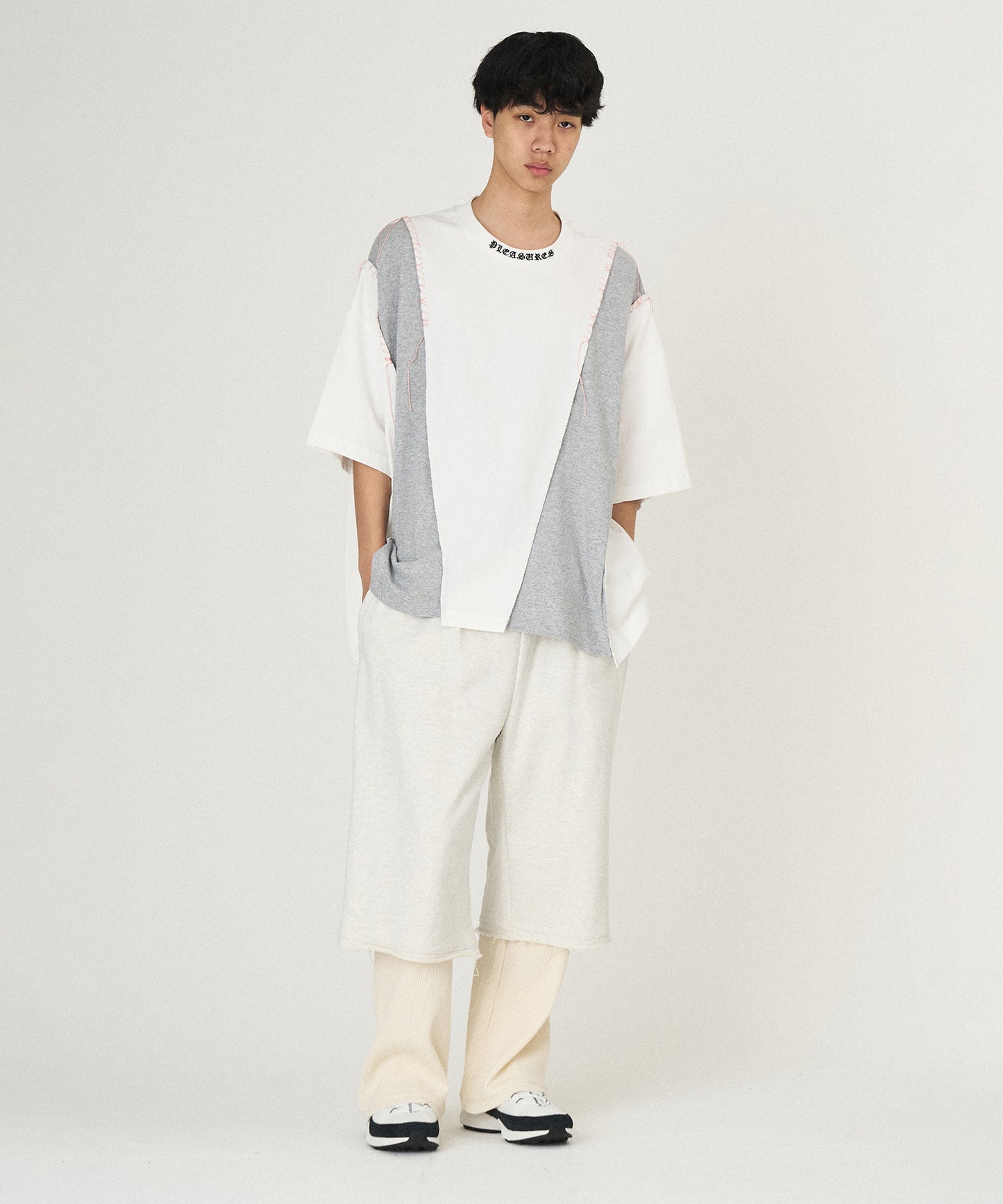 PLEASURES x DISCOVERED DOCKING WIDE TEE