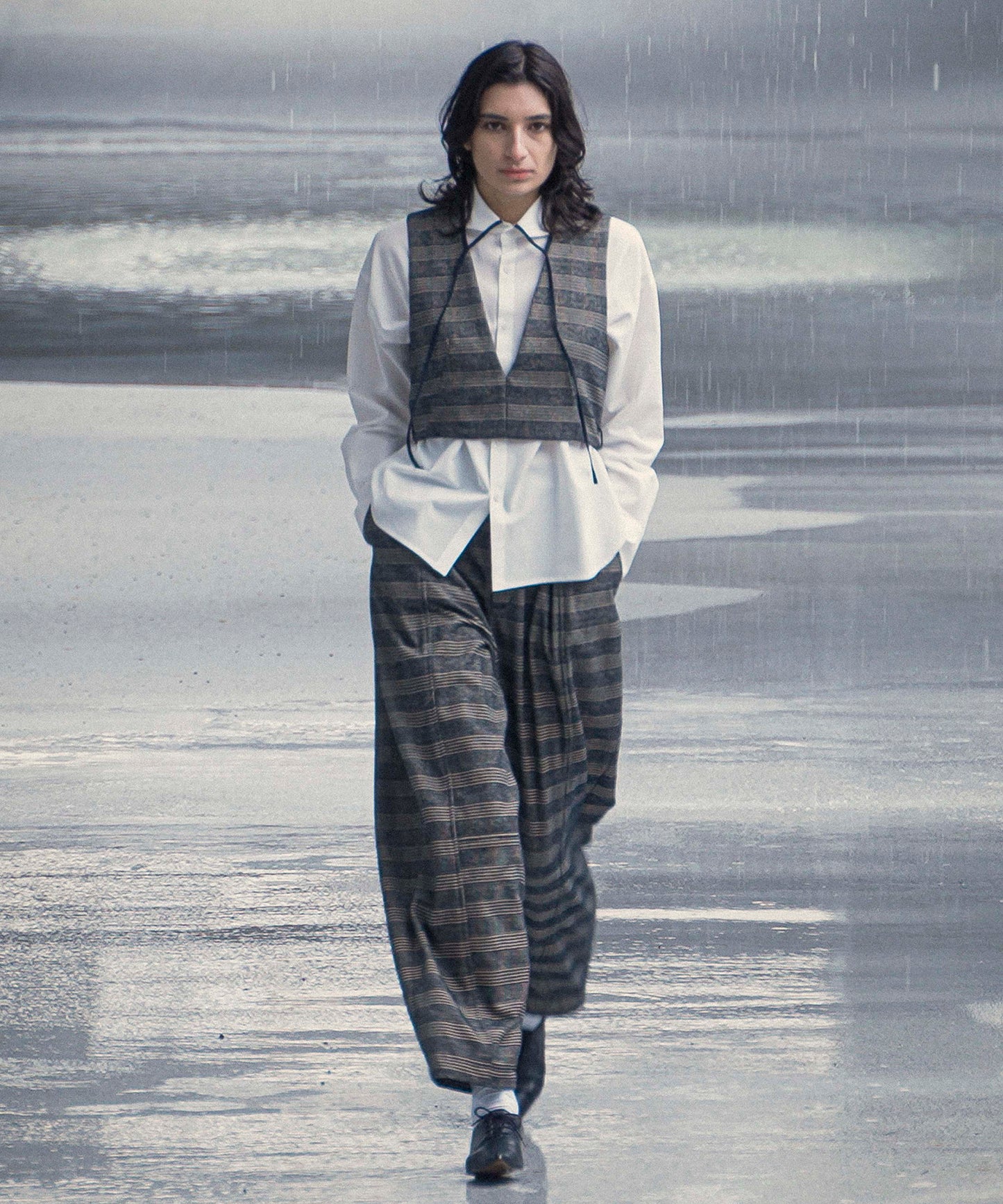 NEGATIVE SPACE COLLAR SHIRT