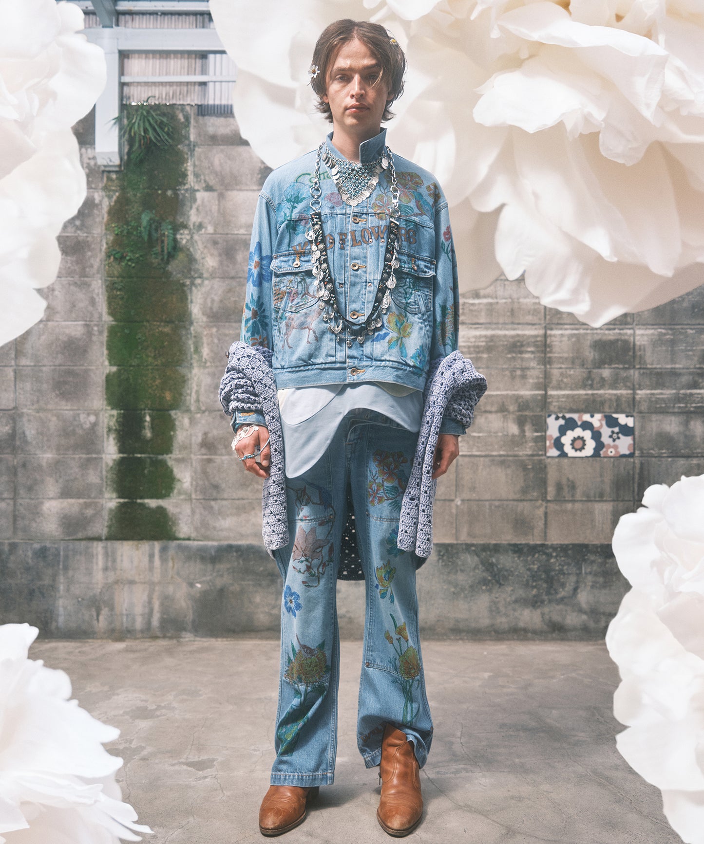 FLOWER PATTERN T-SHIRT