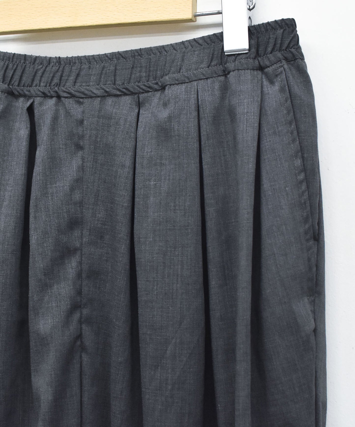 TRIPLE TUCK LINEN PANTS
