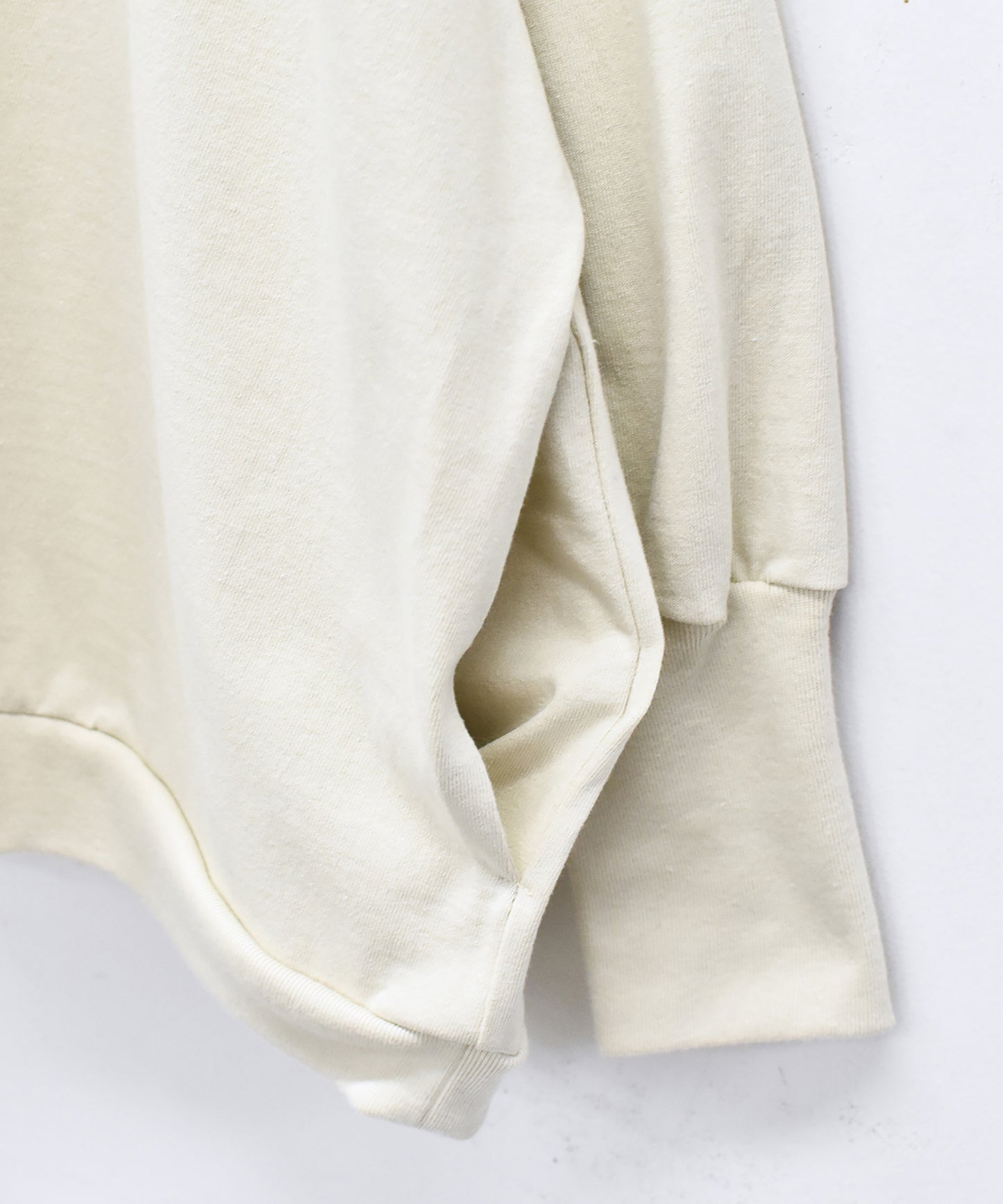 YVES AND ADAM Wide Pullover