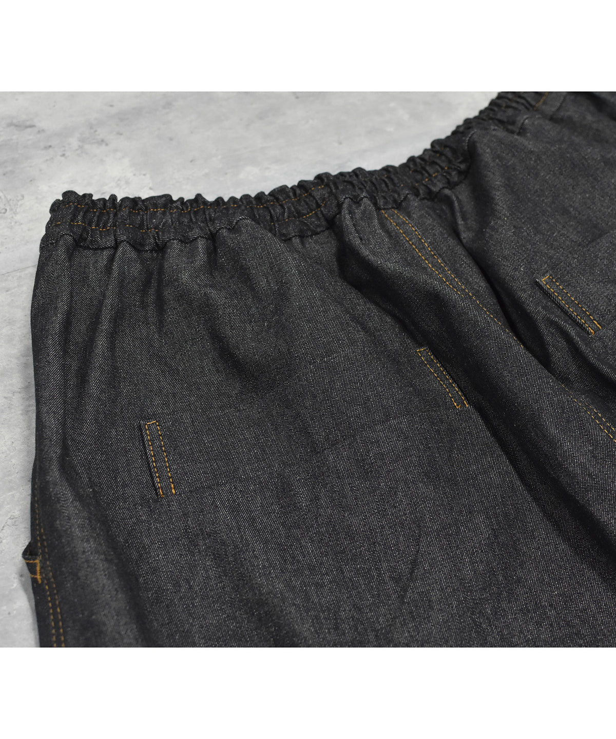 GATHERED DENIM PANTS