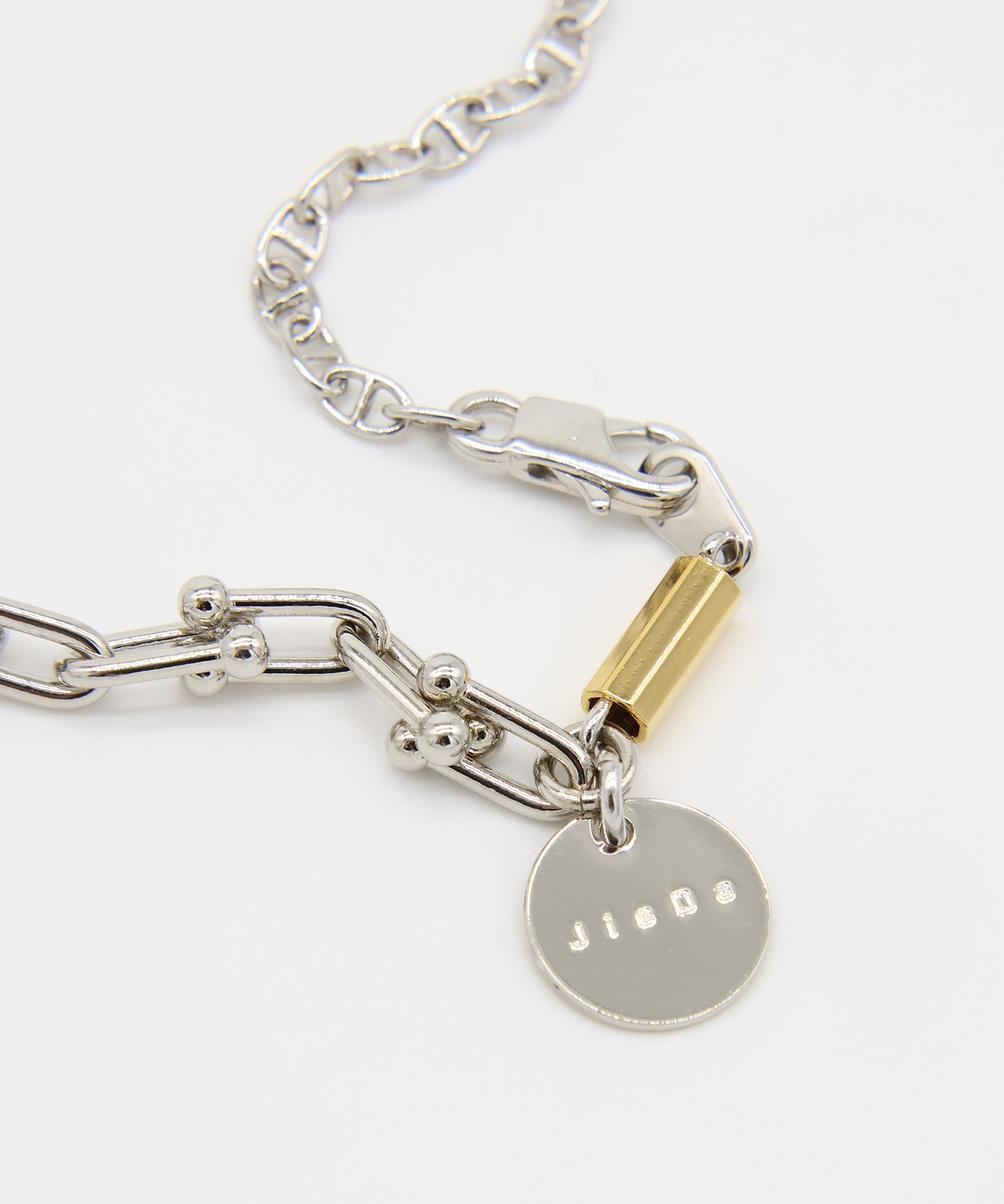 SWITCHING NECKLACE