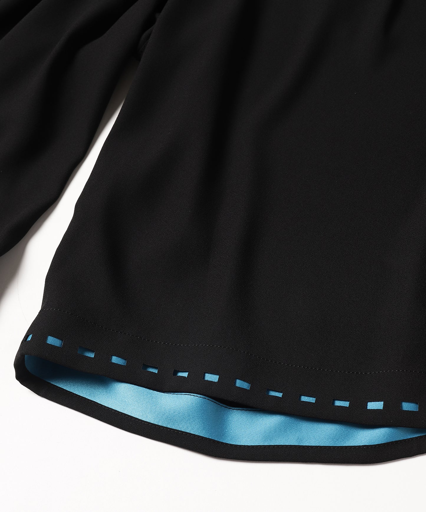 LASER STITCH SHORT PANTS
