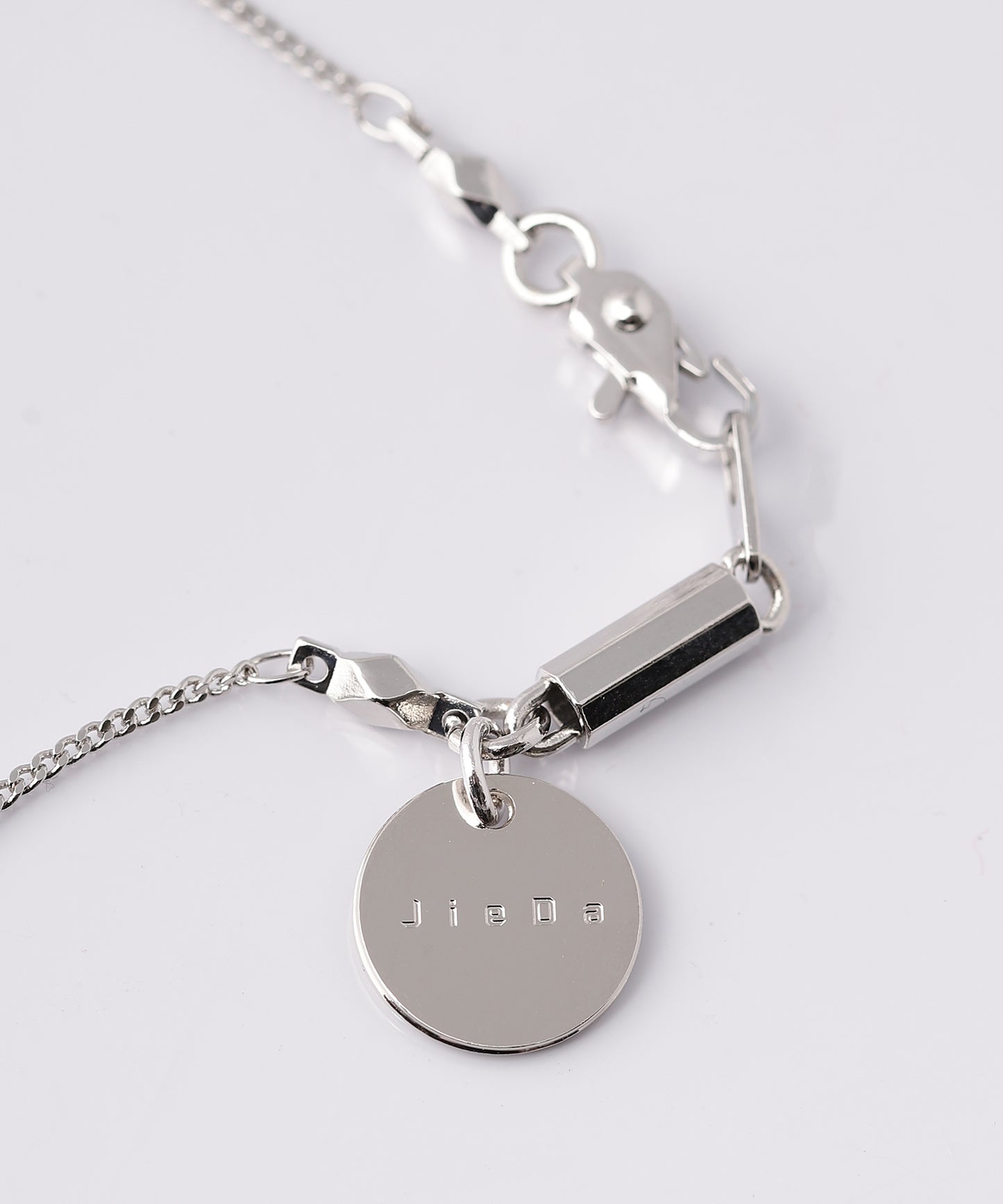 SHORT NECKLACE