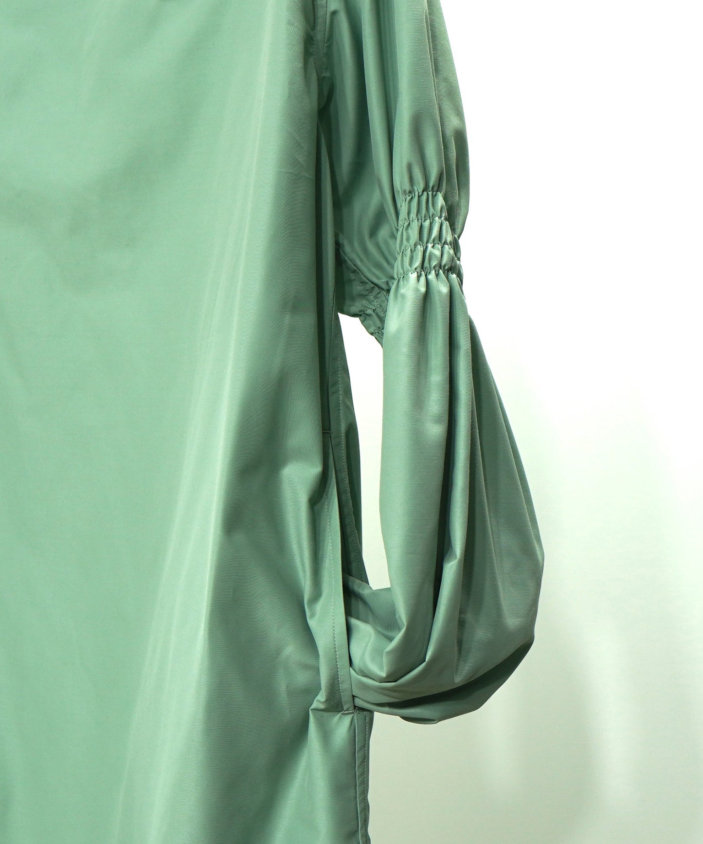 HI-NECK GATHER SHIRT ONE-PIECE