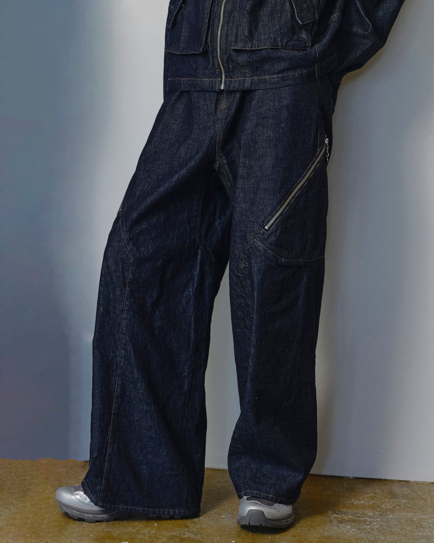 DRAPING OVER DENIM PANTS