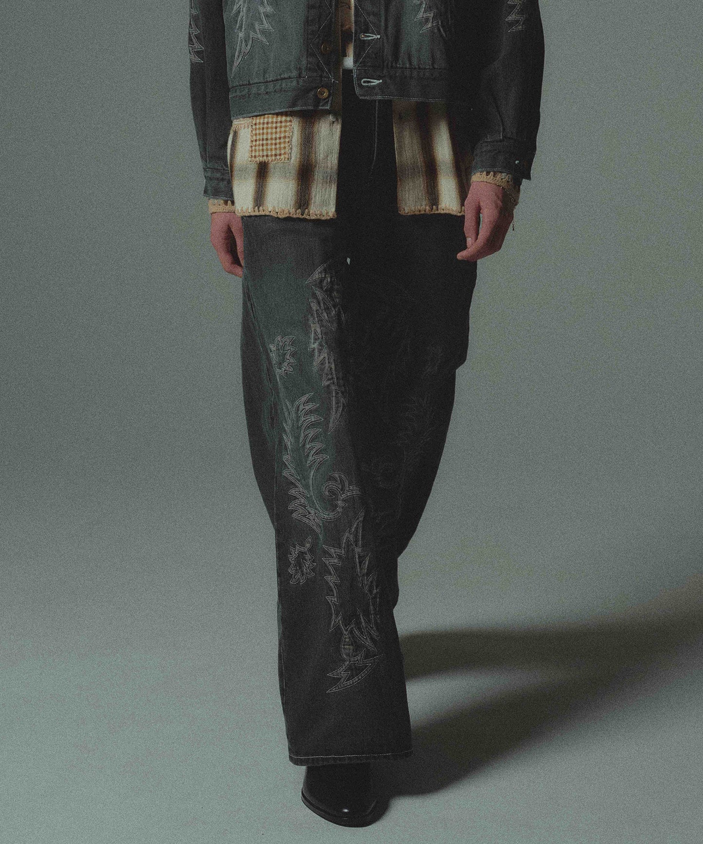 EMBROIDERY DENIM PANTS
