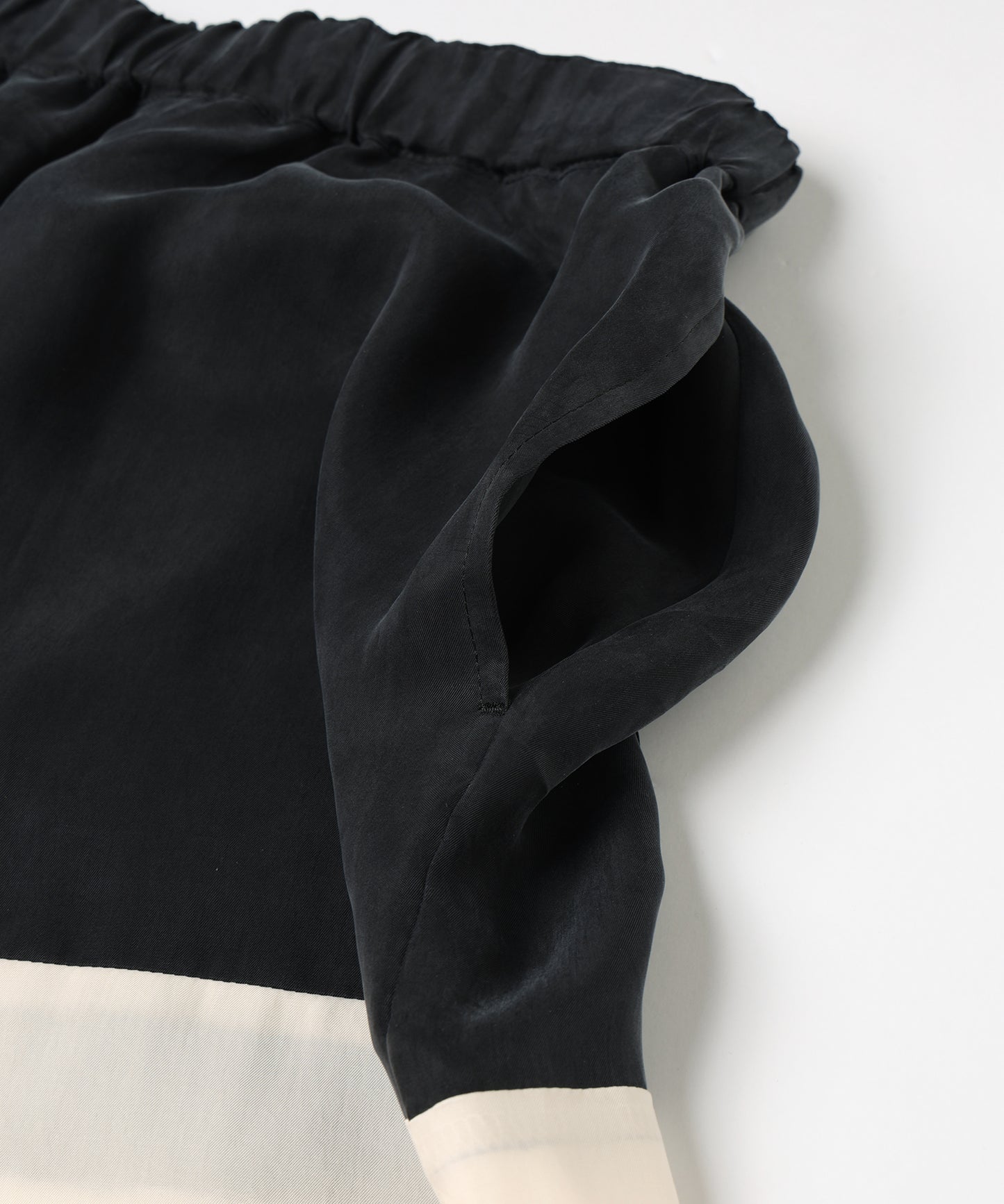 BLK/WHT EASY PT