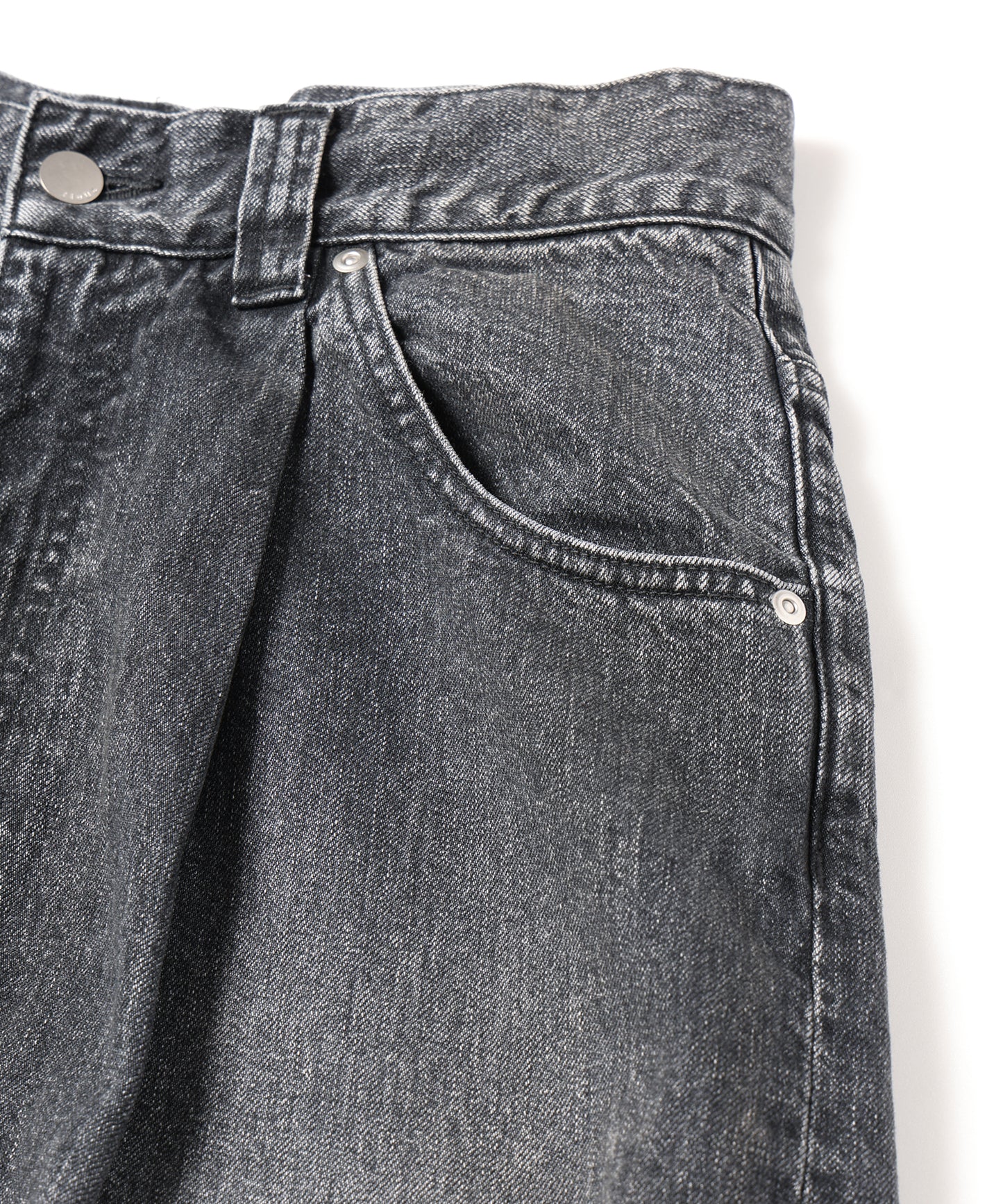 DAMAGE ONE TUCK WIDE STRAIGHT DENIM