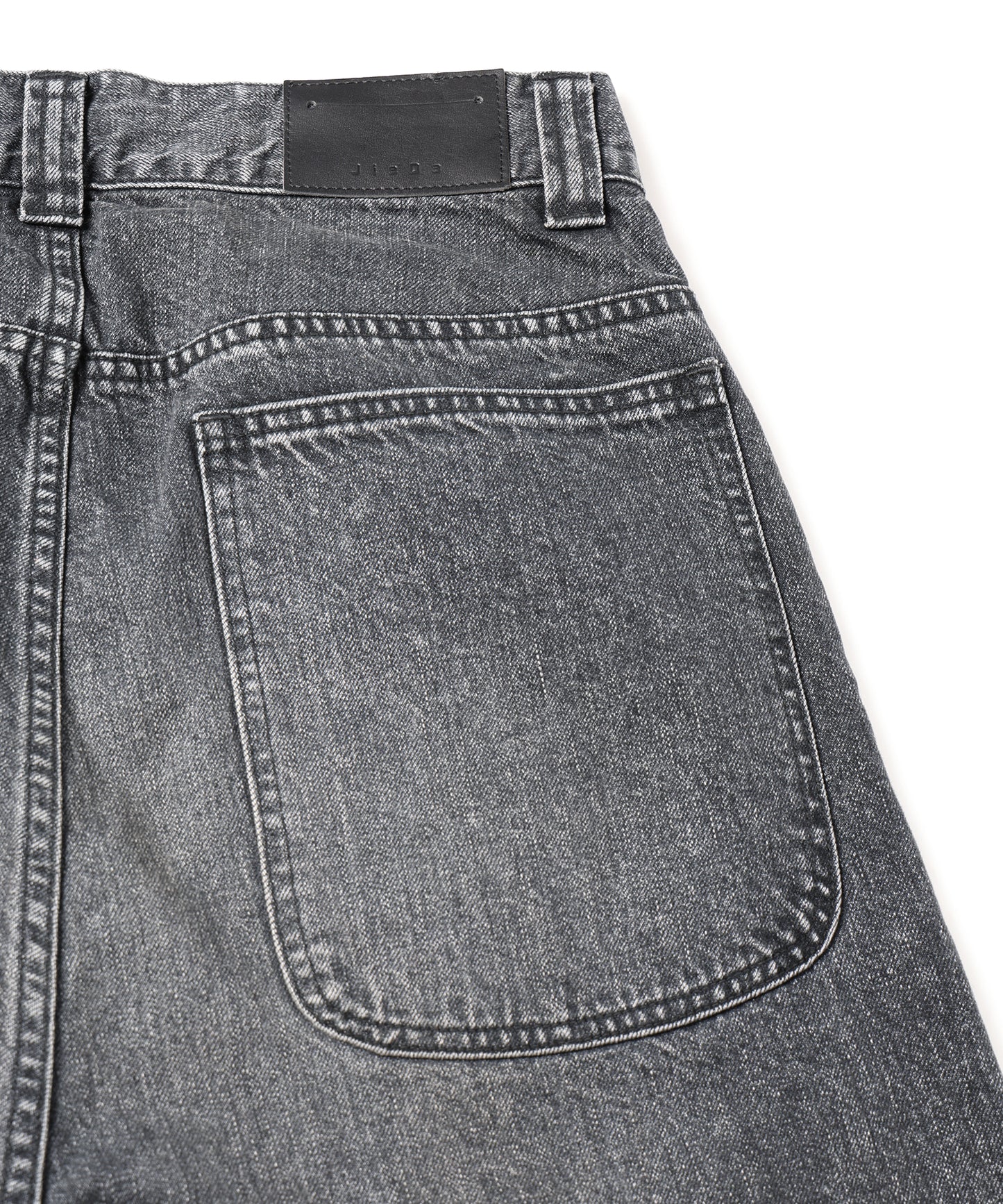 DAMAGE ONE TUCK WIDE STRAIGHT DENIM