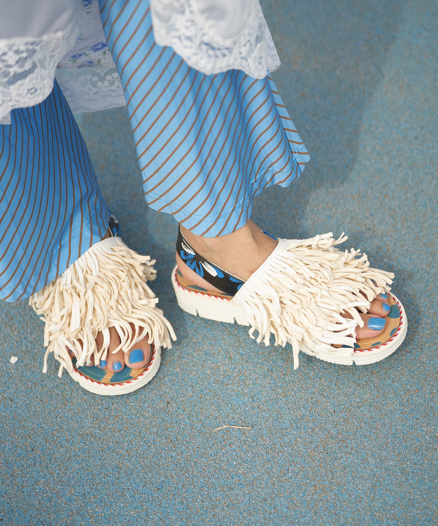 あなたのくせっ毛サンダル_Blue×White sole