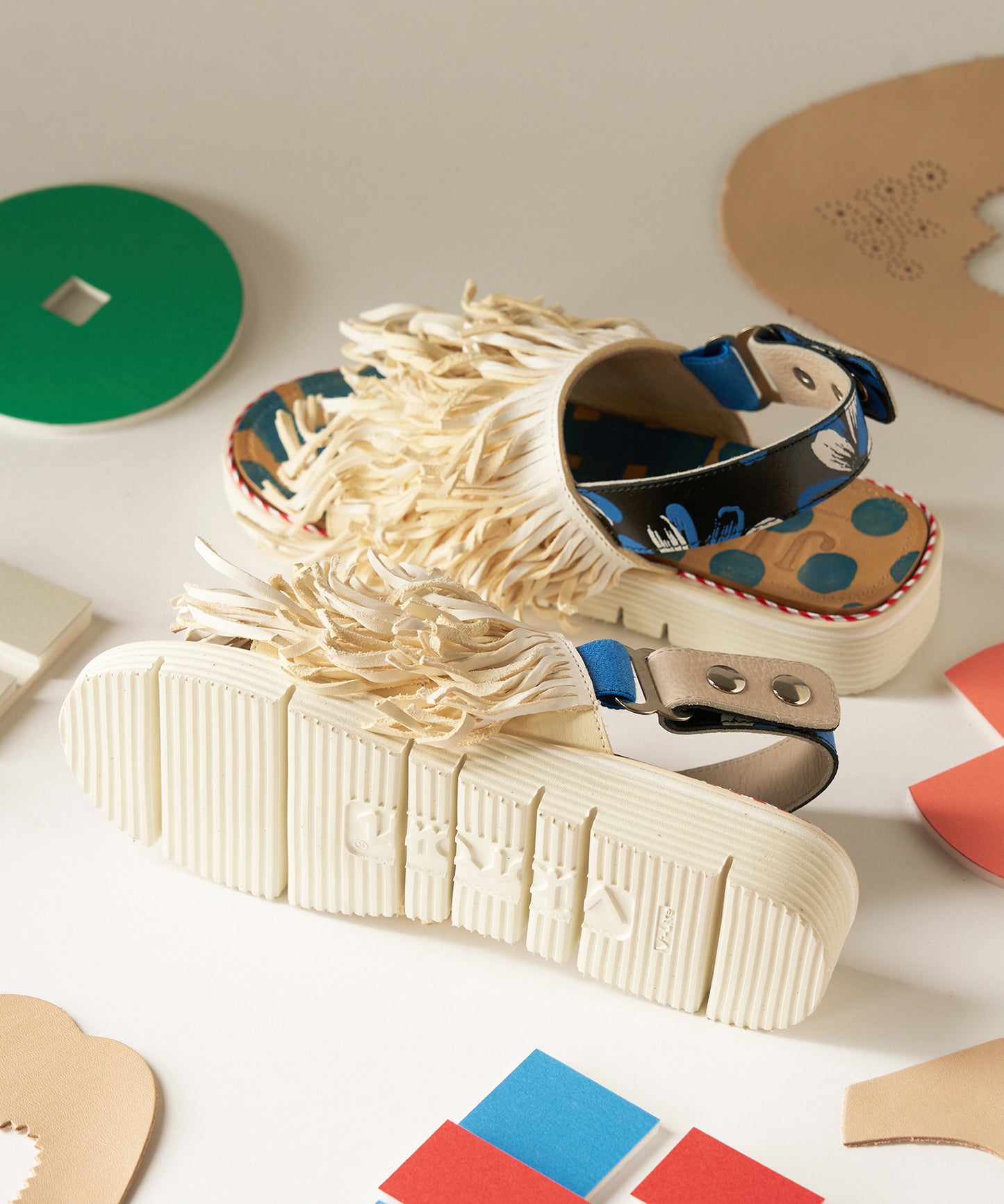 あなたのくせっ毛サンダル_Blue×White sole