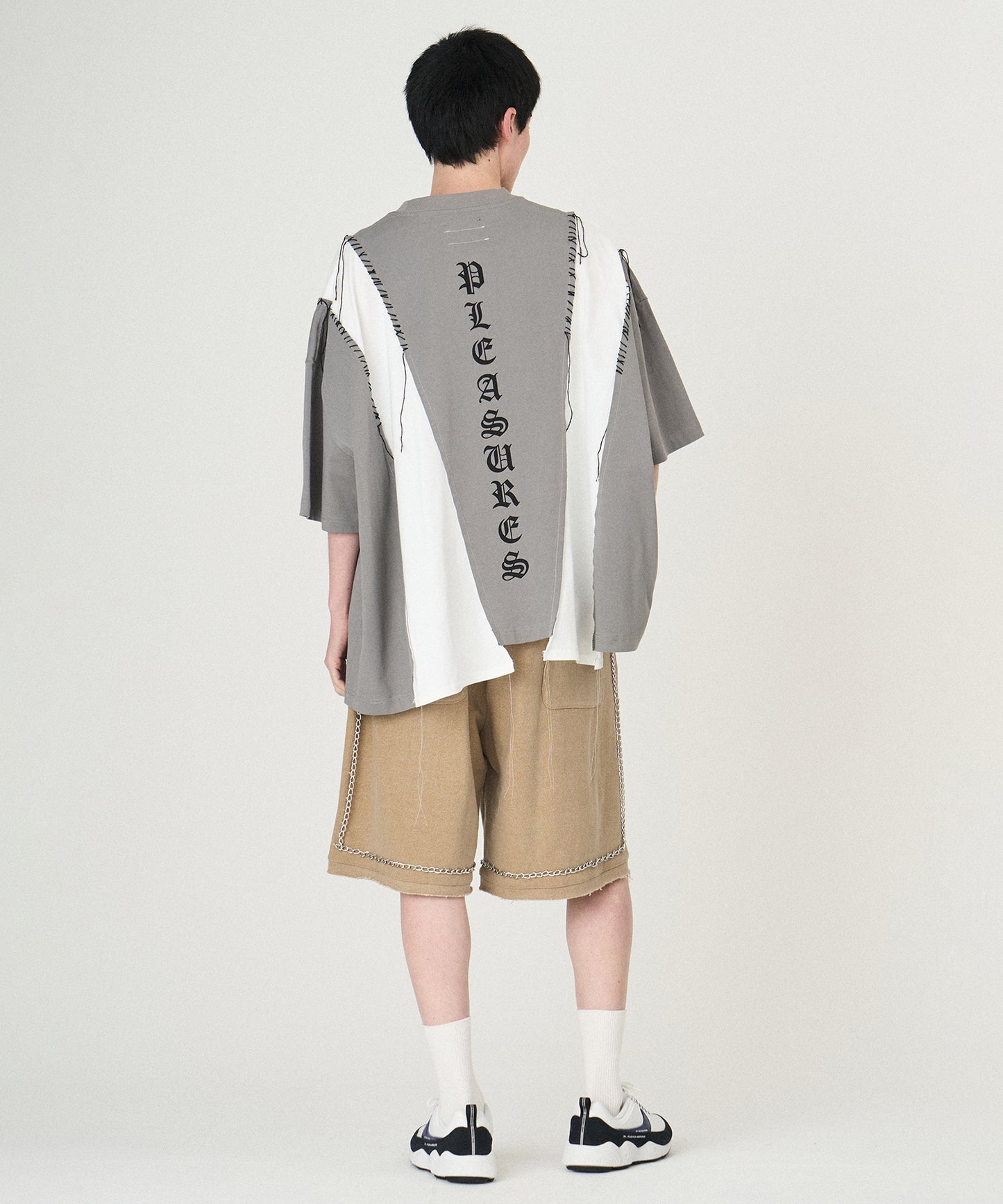 PLEASURES x DISCOVERED DOCKING WIDE TEE