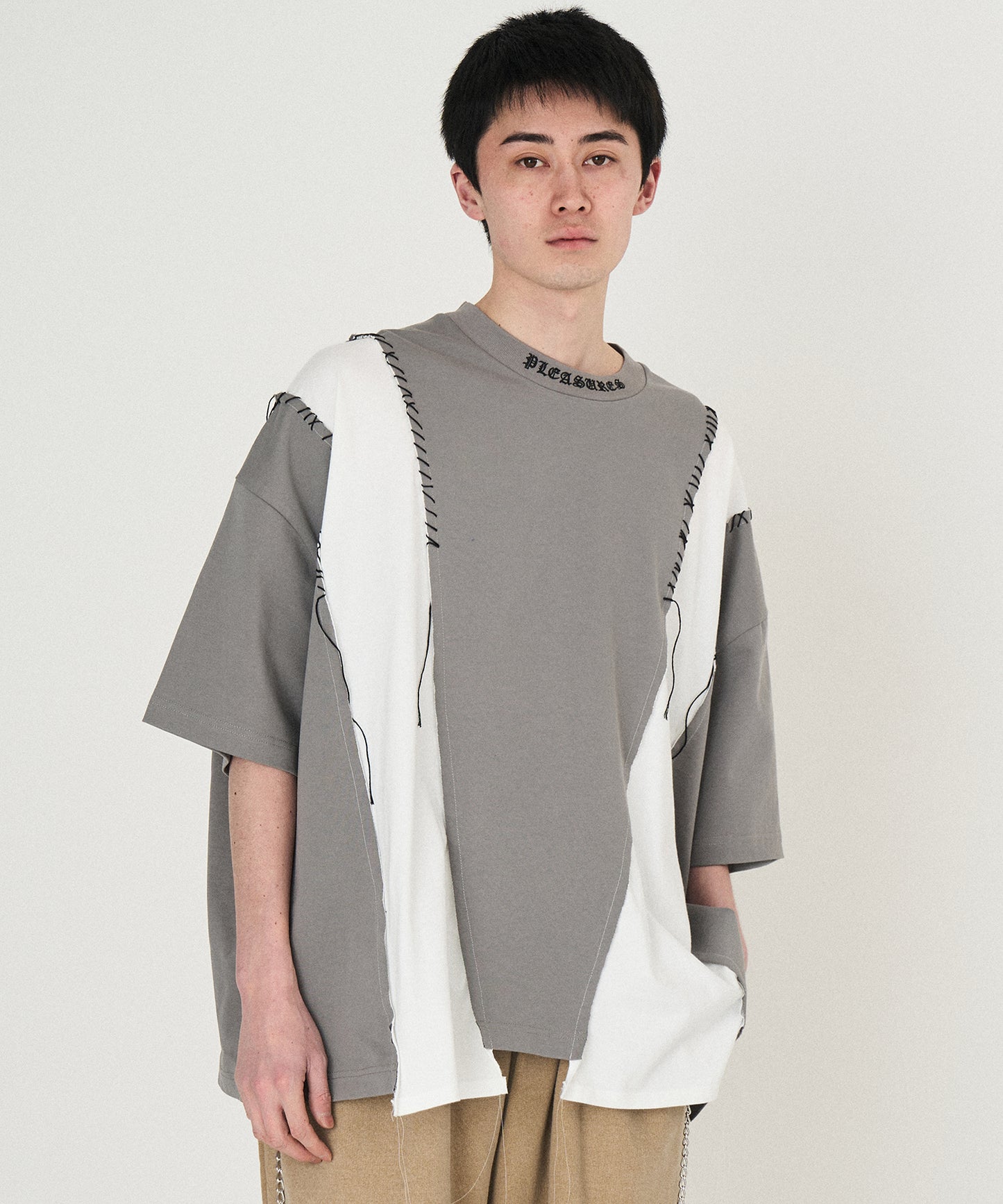 PLEASURES x DISCOVERED DOCKING WIDE TEE