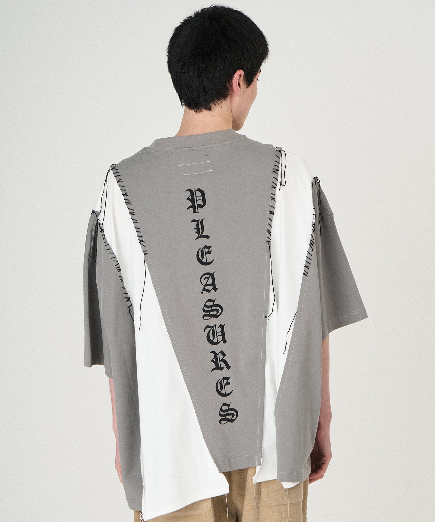 PLEASURES x DISCOVERED DOCKING WIDE TEE