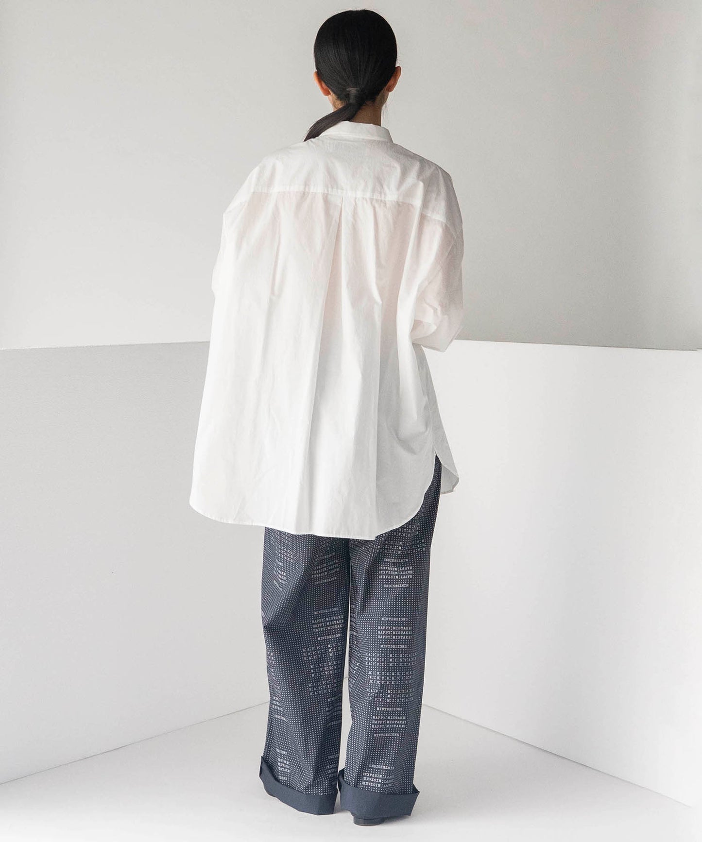 NEGATIVE SPACE POCKET SHIRT