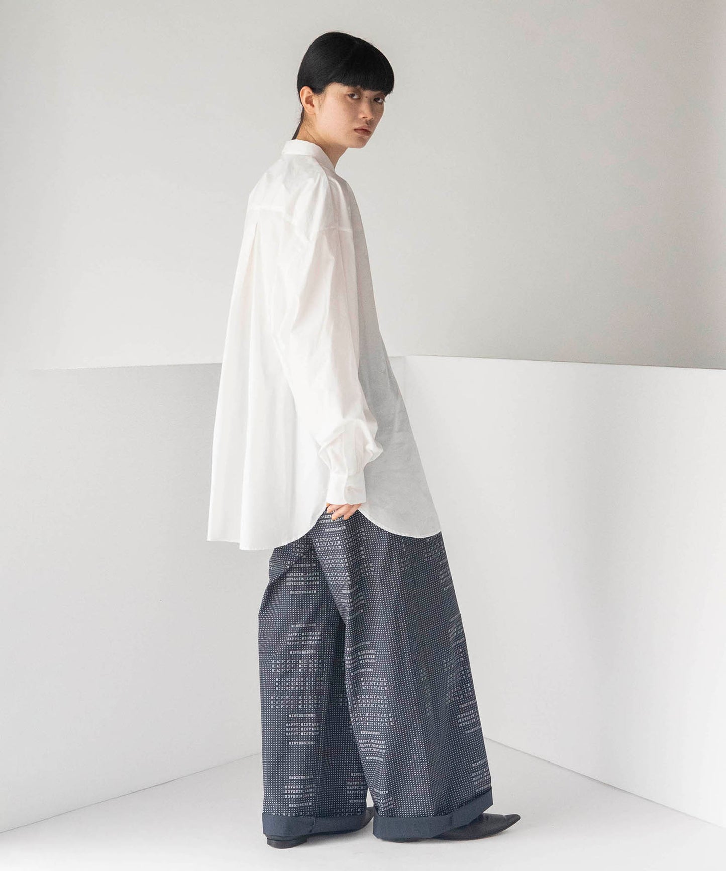 NEGATIVE SPACE POCKET SHIRT