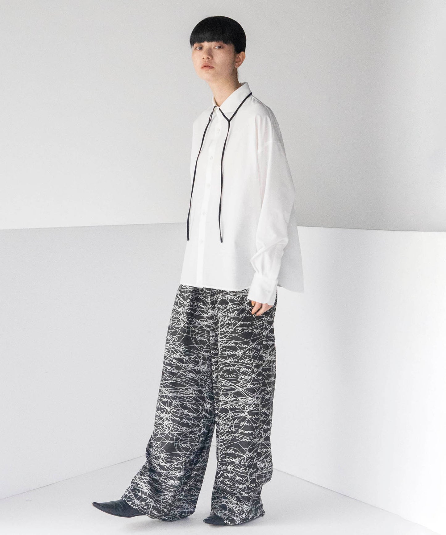 INK LETTER GATHER PANTS