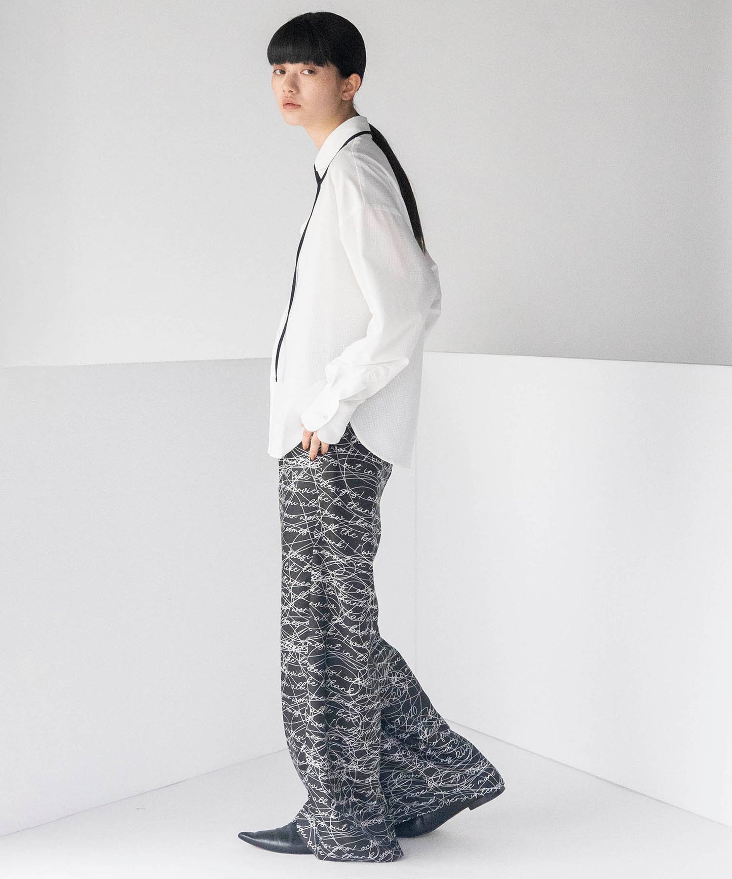 INK LETTER GATHER PANTS