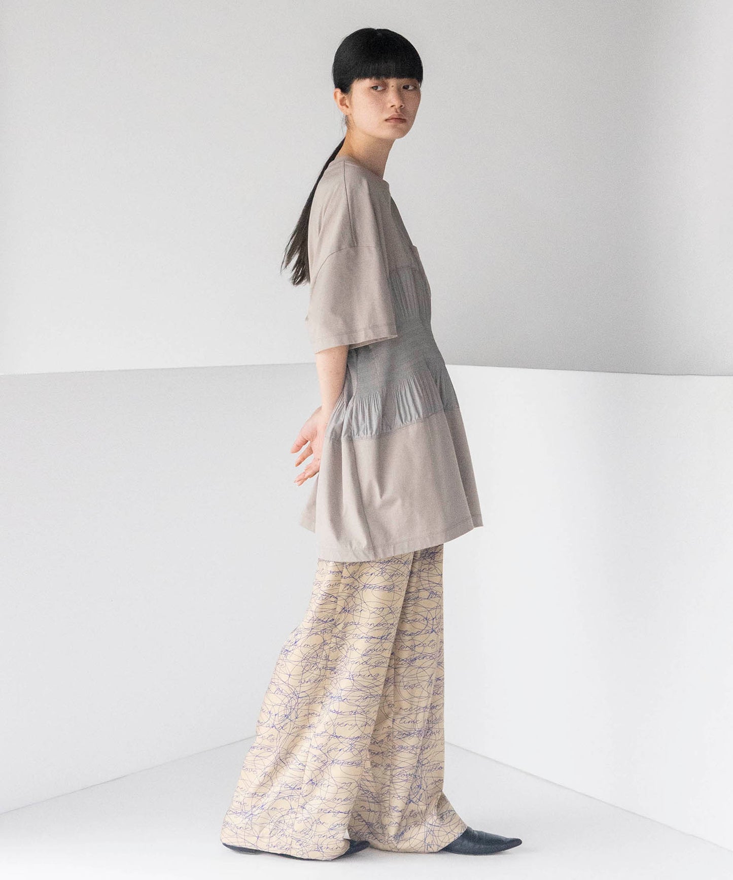 INK LETTER GATHER PANTS