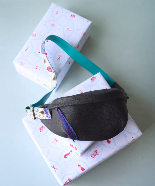 ブラックレザーウエストバッグ