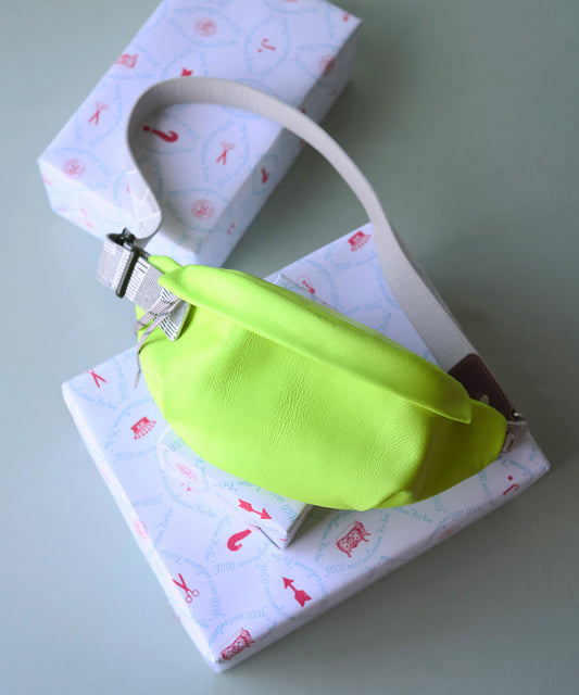 ネオンイエローウエストバッグ