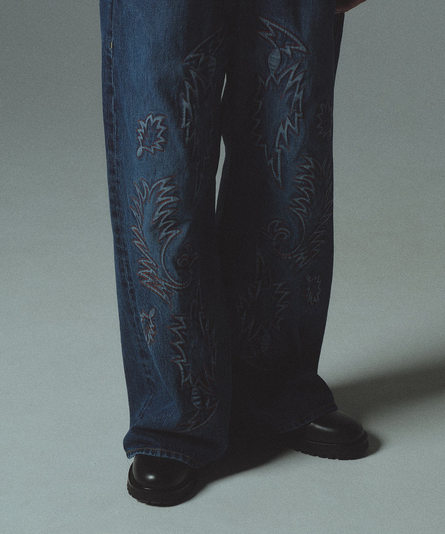 EMBROIDERY DENIM PANTS