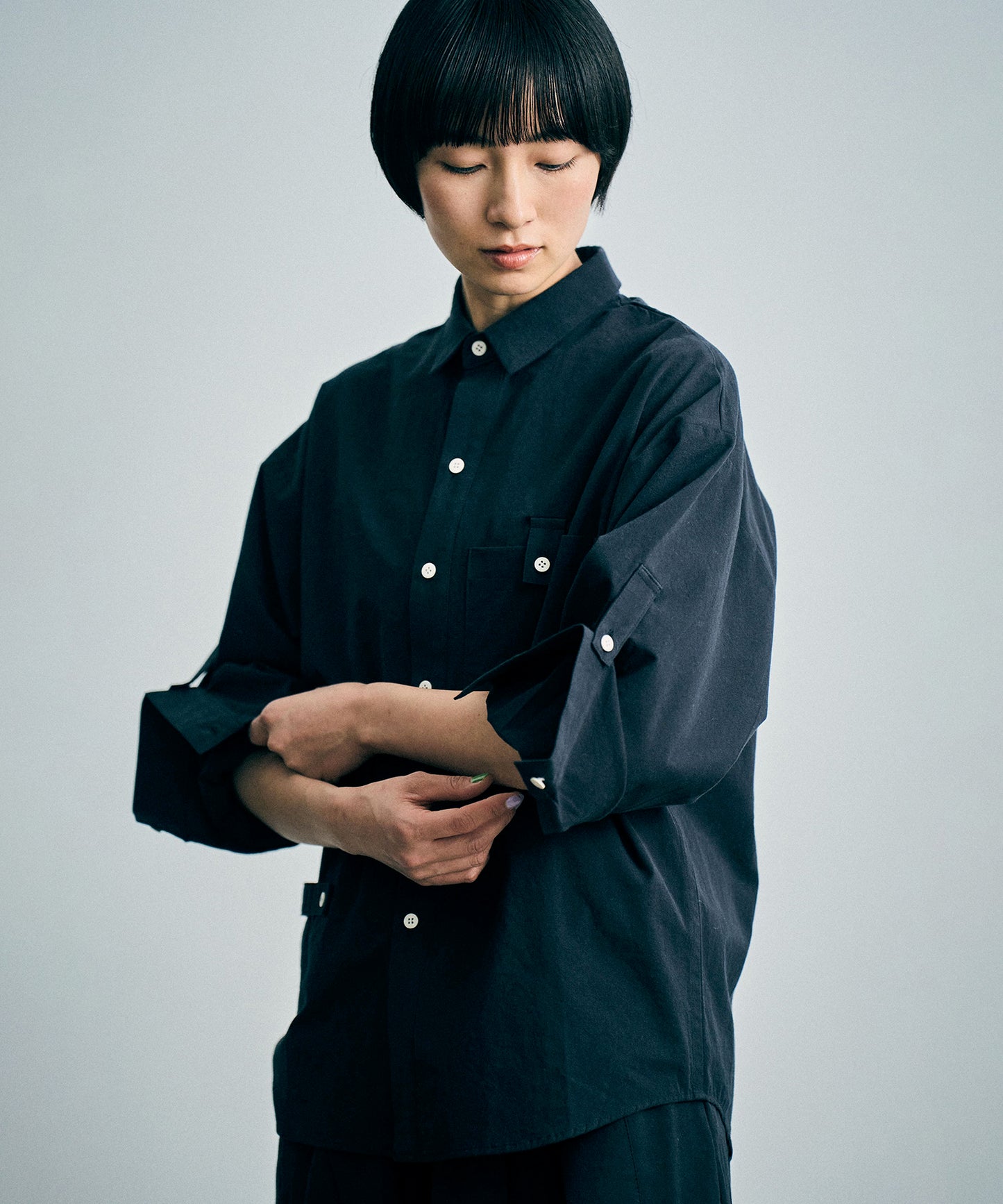 ロールアップシャツ